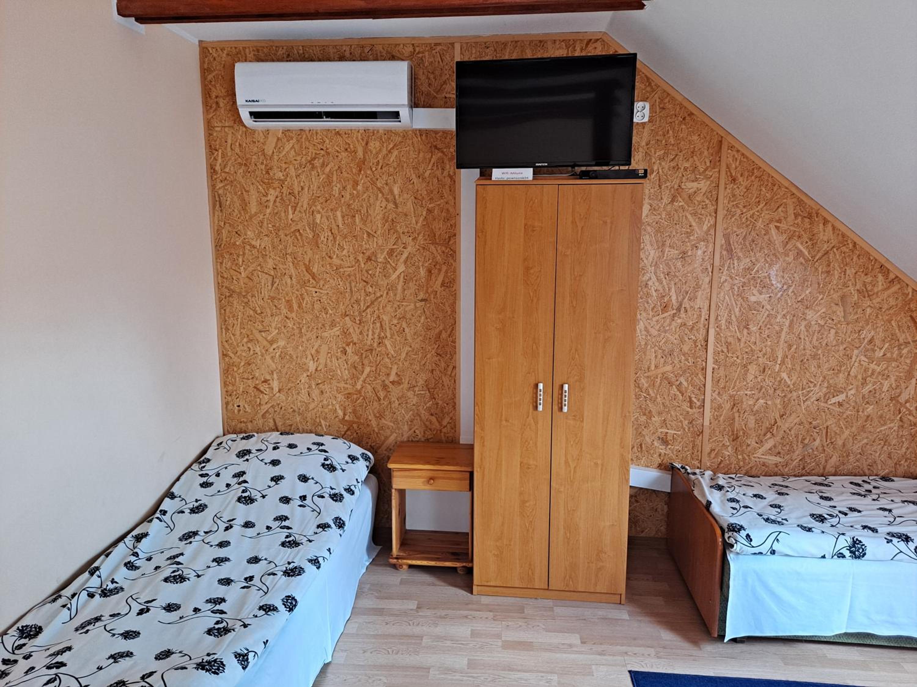 Quadruple Room with Private Bathroom photo 2