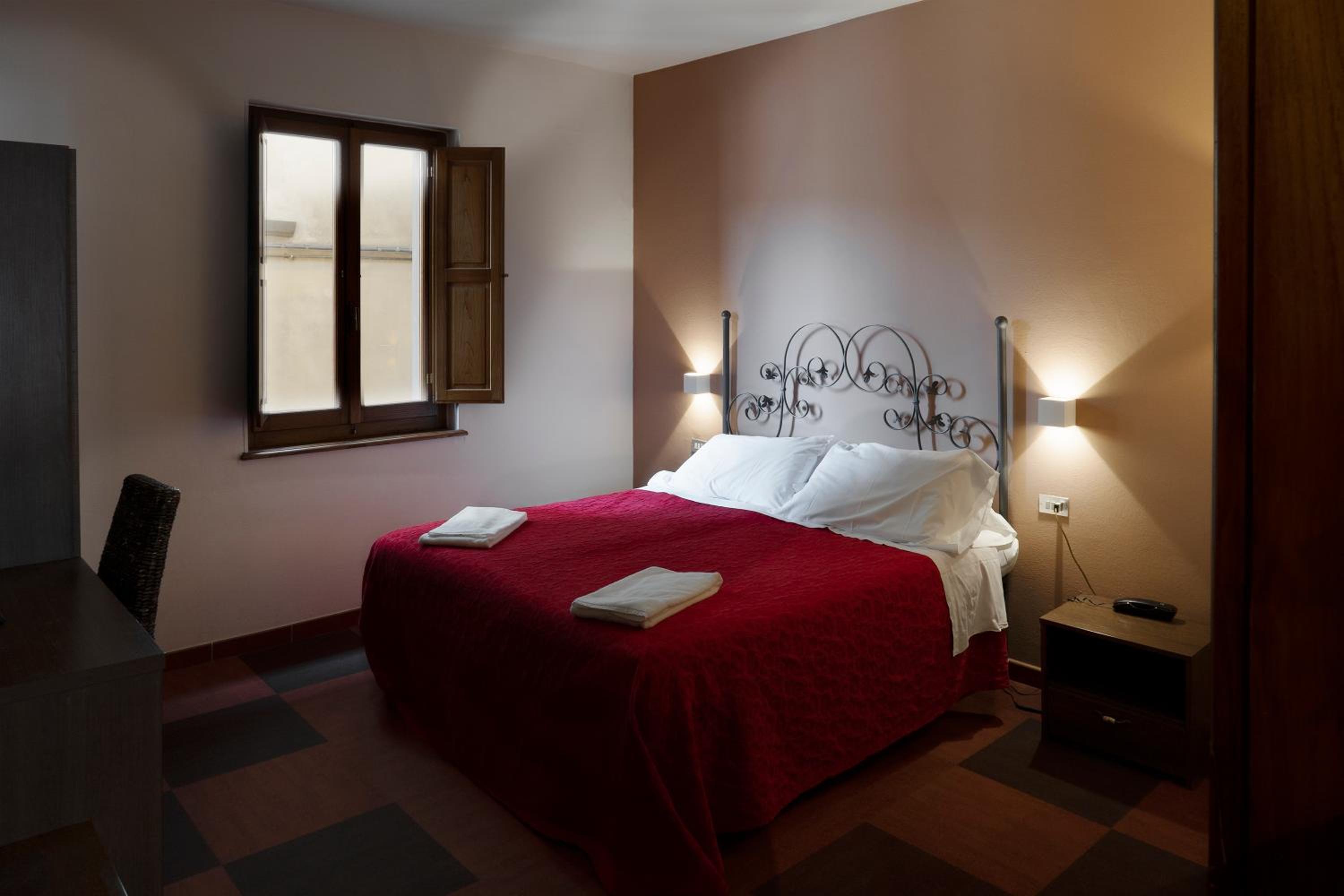 Double Room - Photo 2
