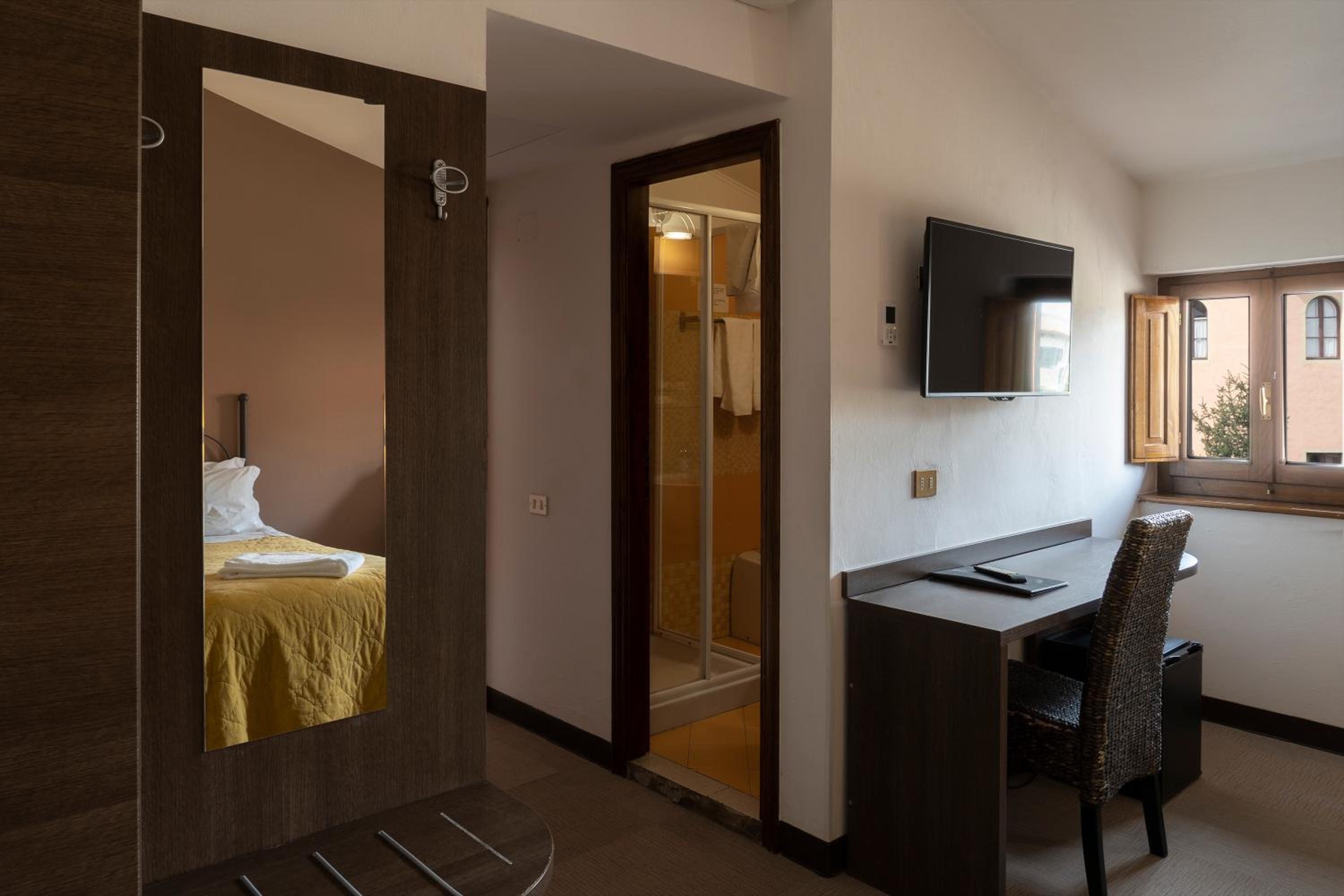 Double Room - Photo 9