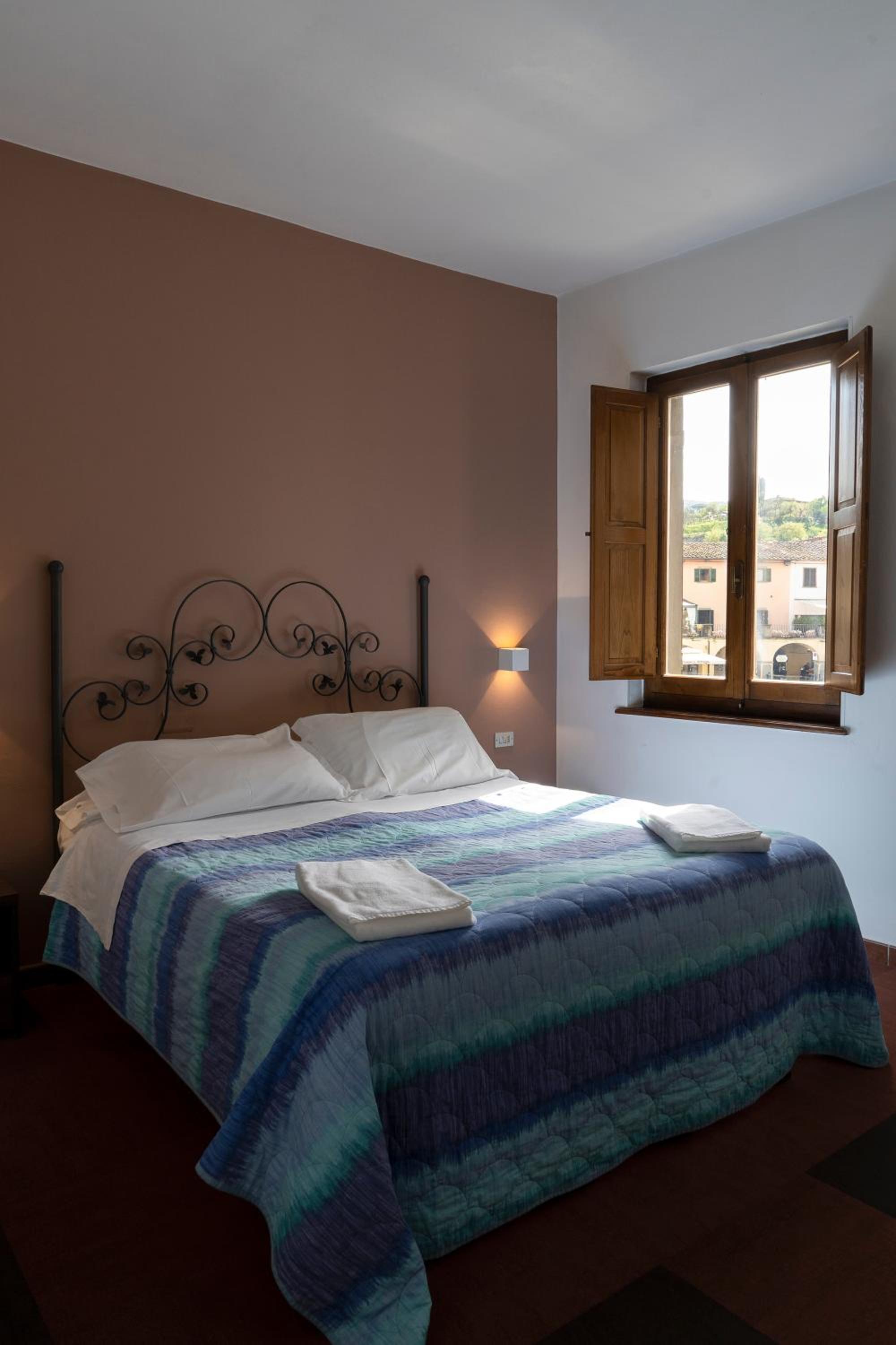 Double Room - Photo 8