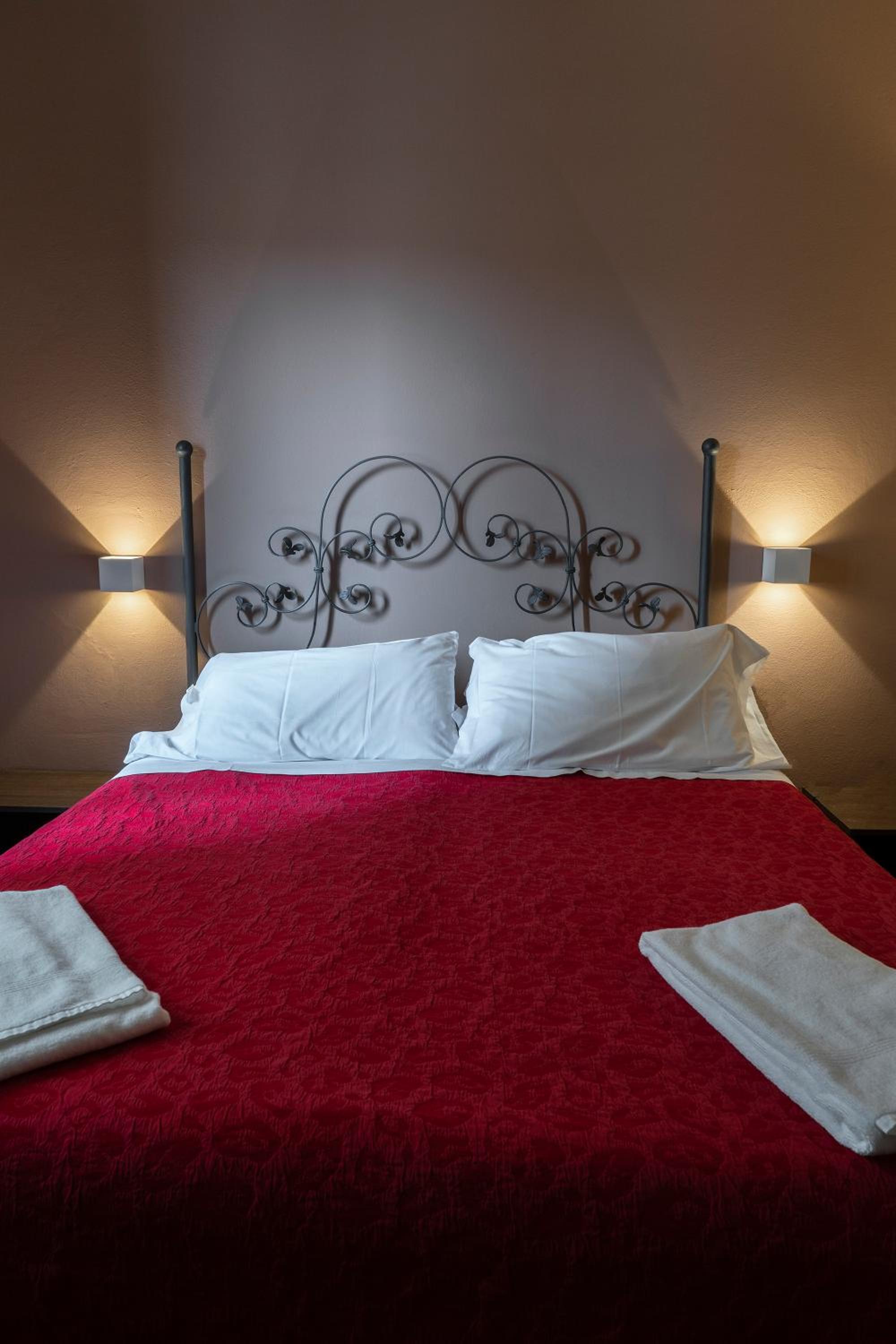 Double Room - Photo 6