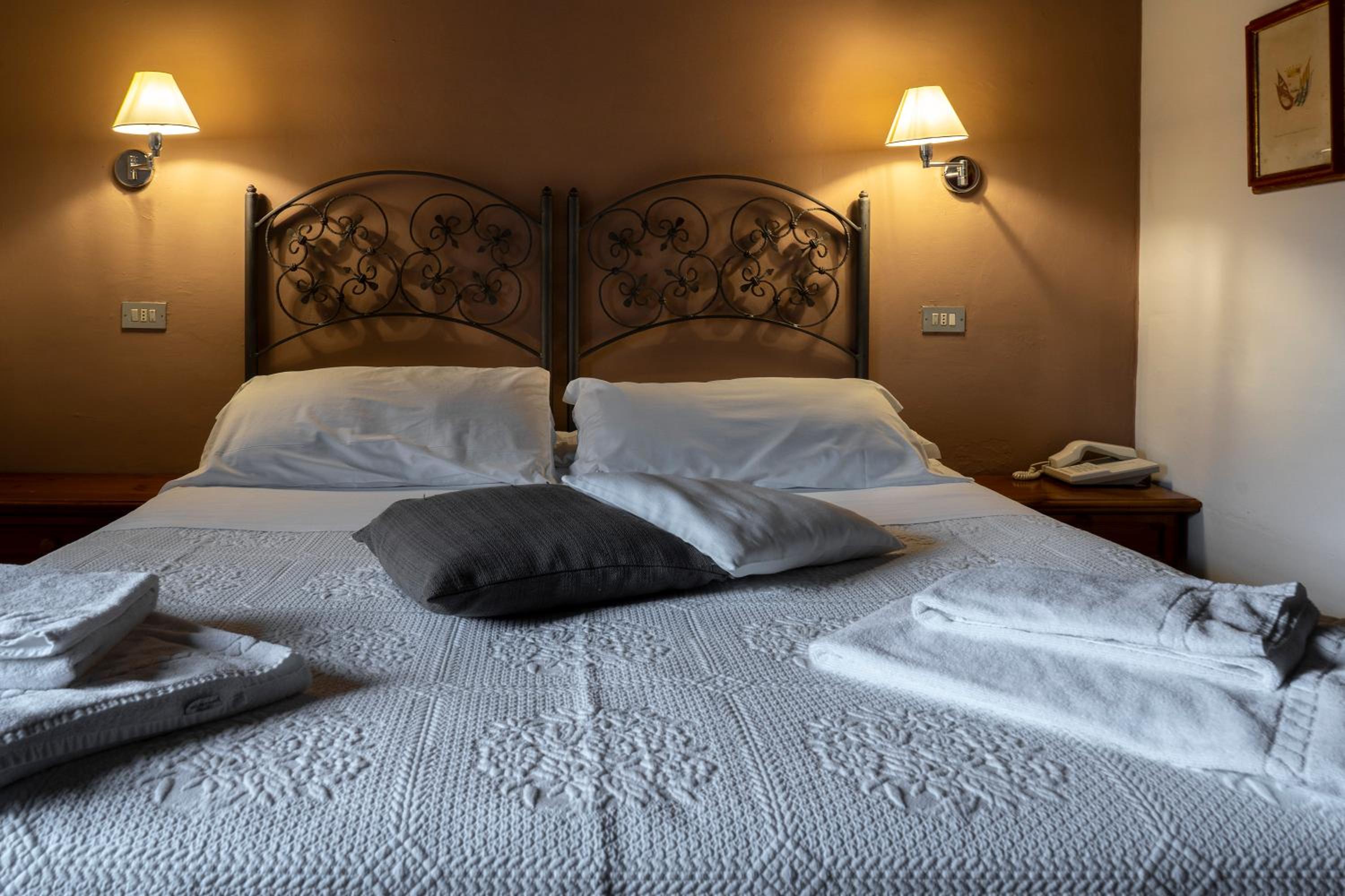 Twin Room - Photo 5