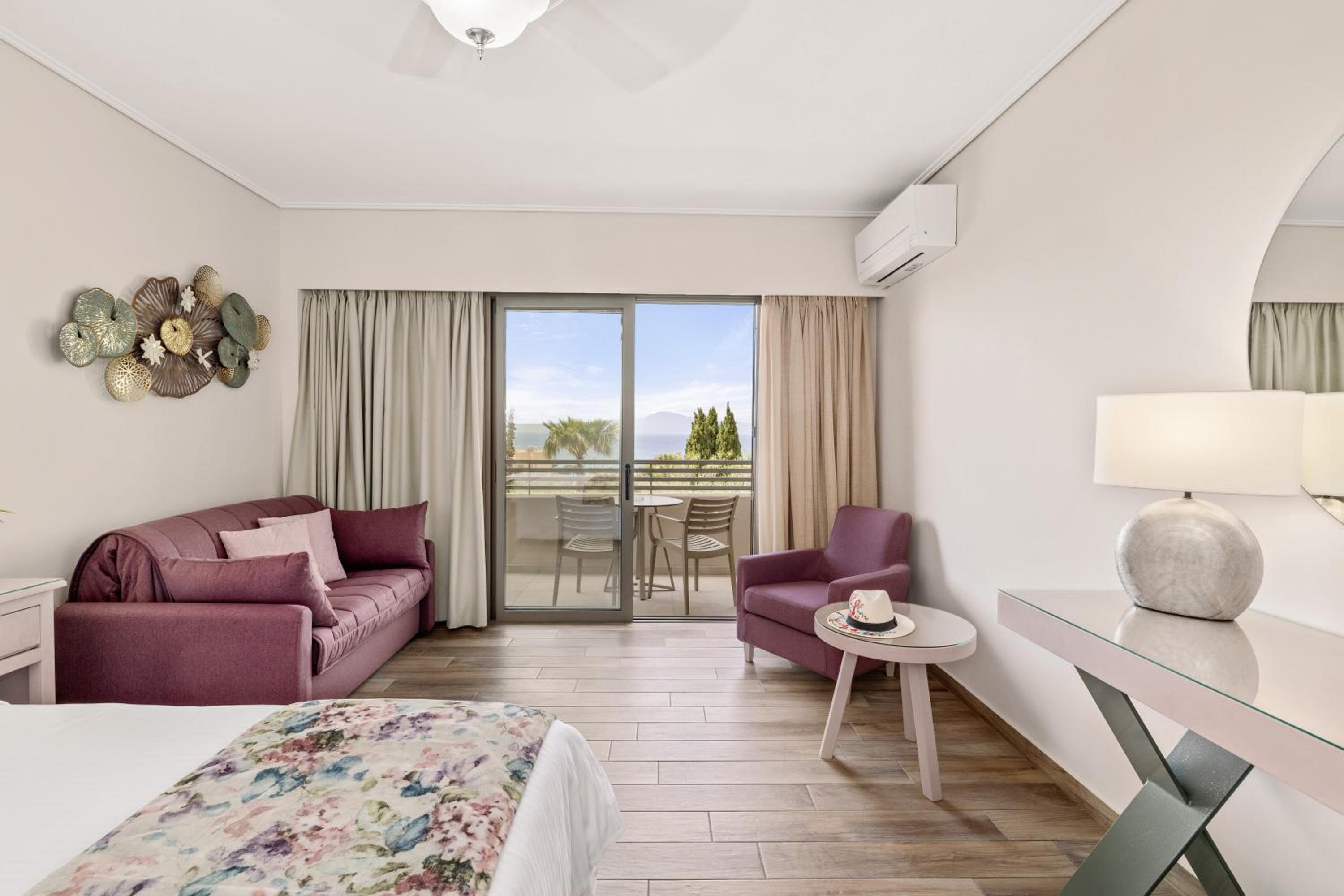 Superior Triple Bungalow with Sea View - Photo 7
