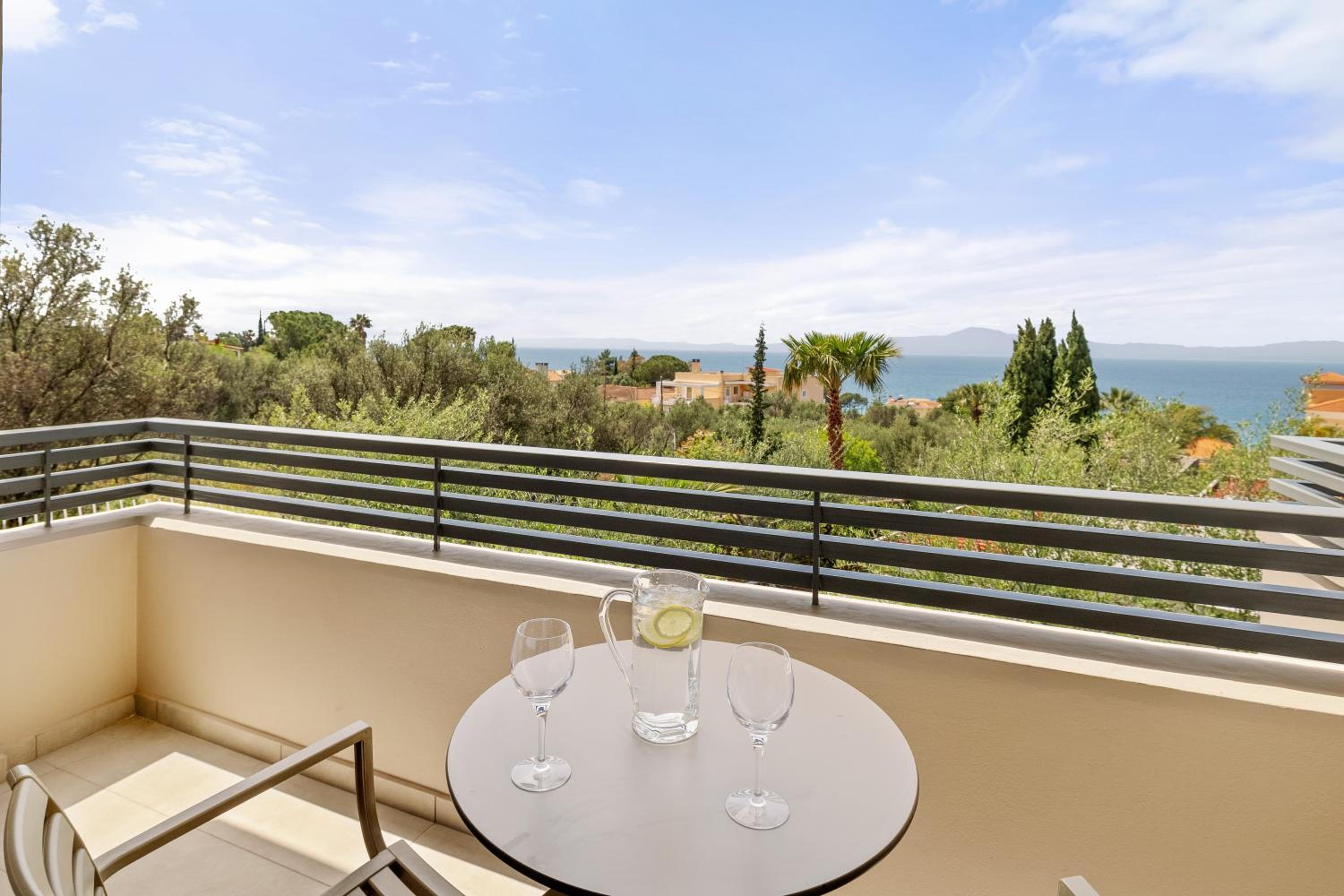 Superior Triple Bungalow with Sea View - Photo 4
