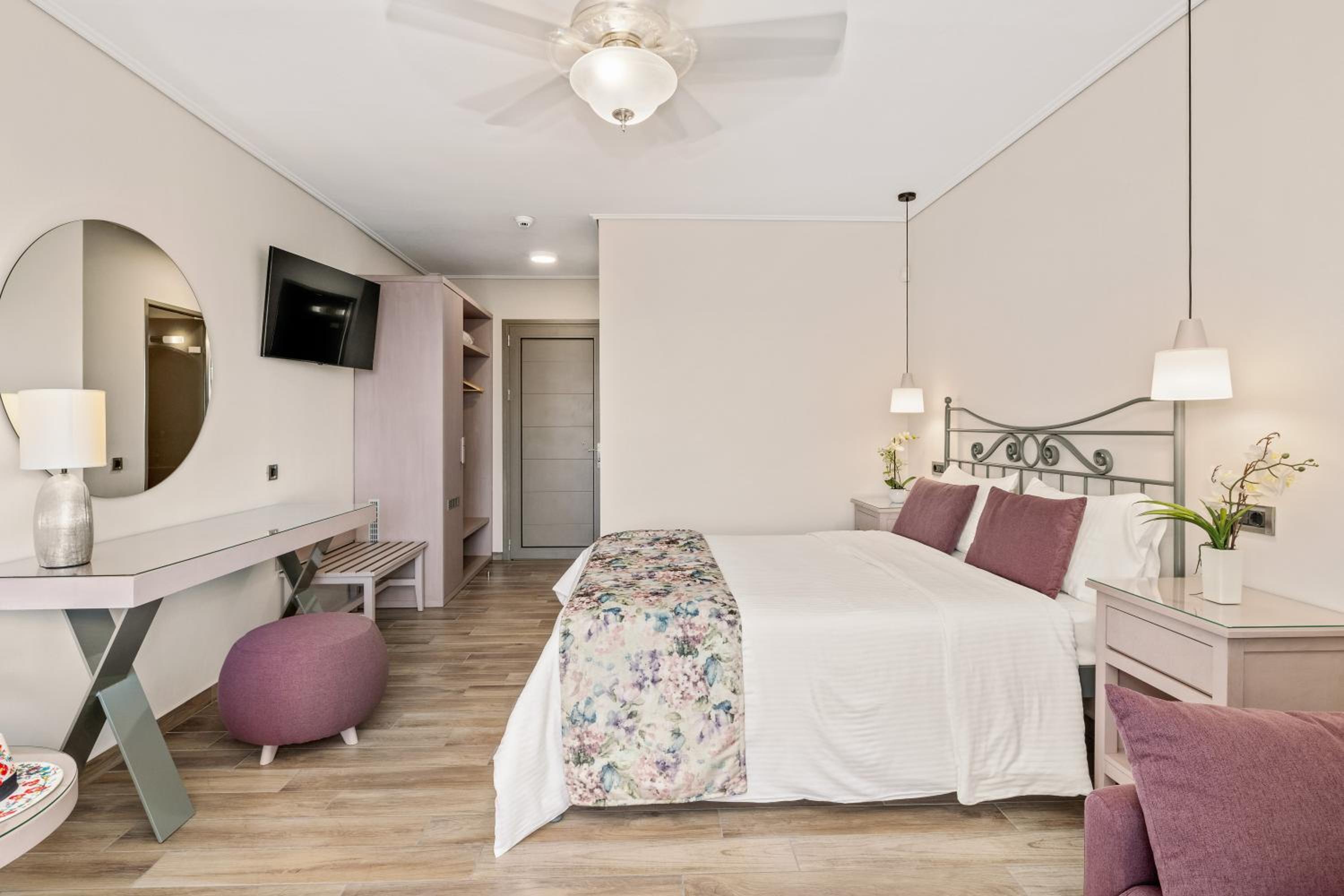 Superior Triple Bungalow with Sea View - Photo 3