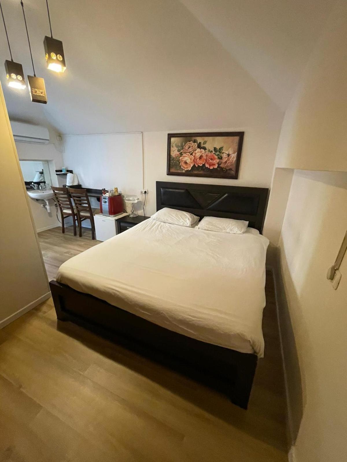 Standard Double Room - Photo 1