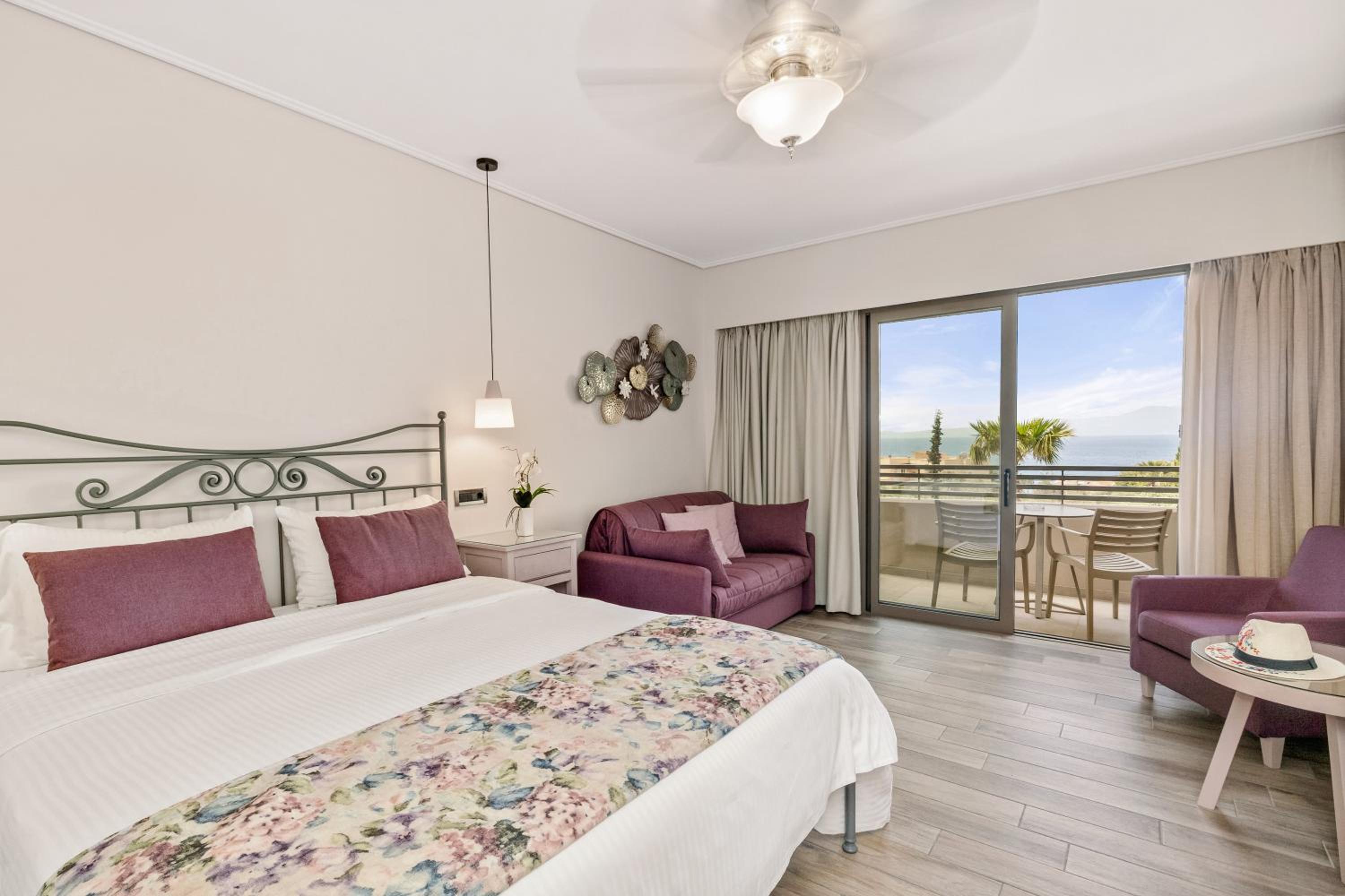 Superior Triple Bungalow with Sea View - Photo 2