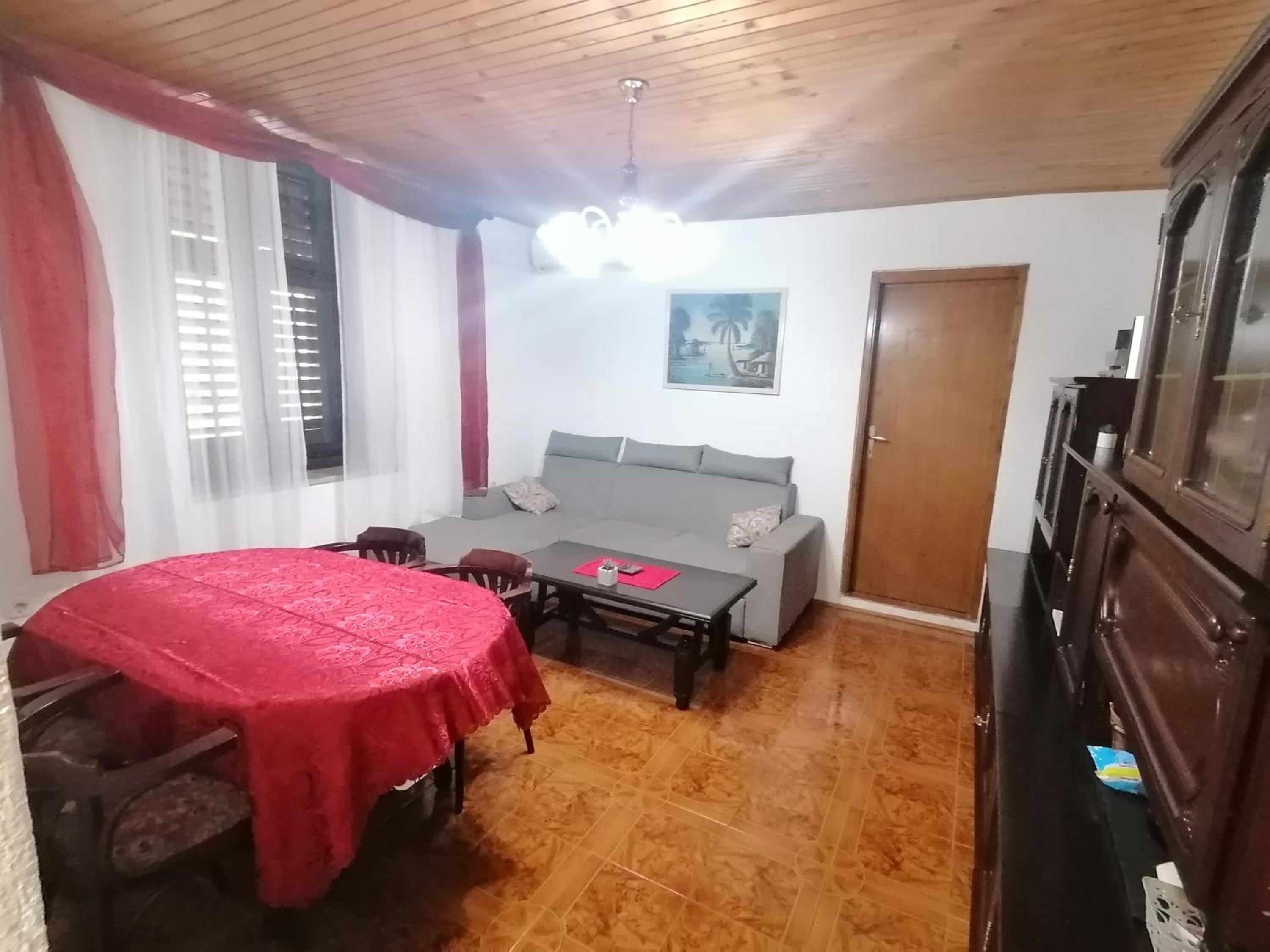 One-Bedroom Apartment - Photo 1