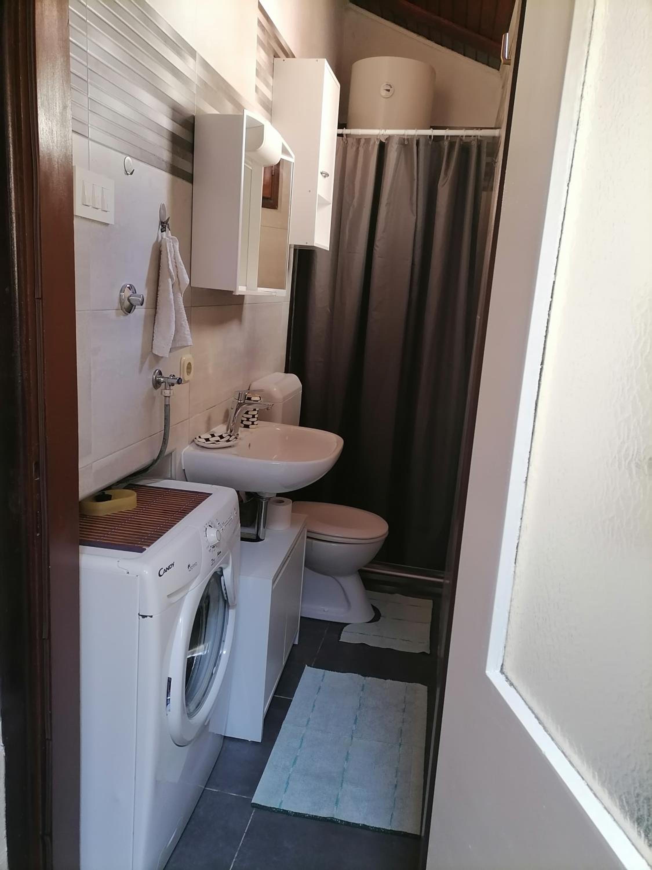 One-Bedroom Apartment - Photo 8
