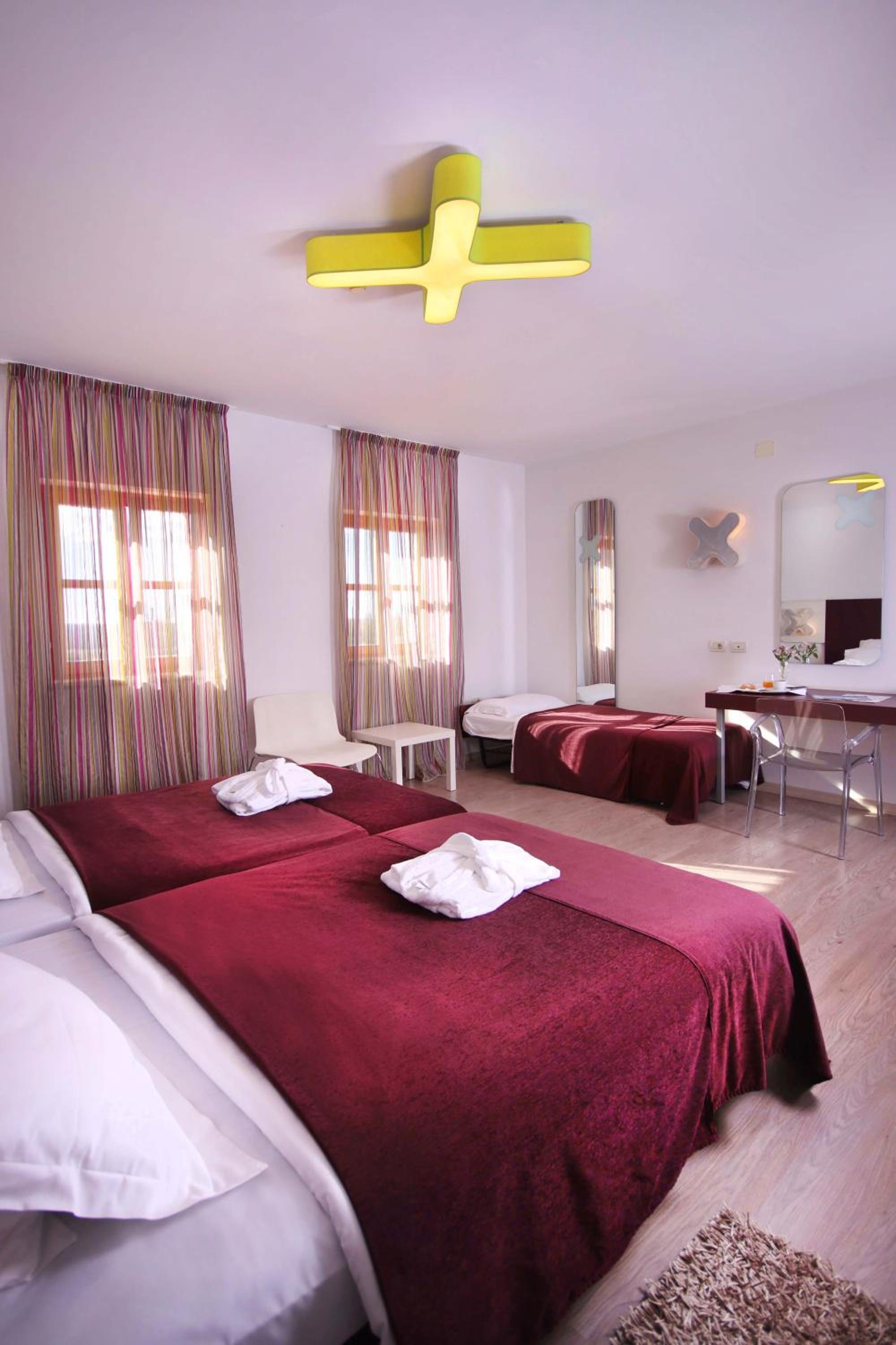 Deluxe Double or Twin Room with Pool View photo 1