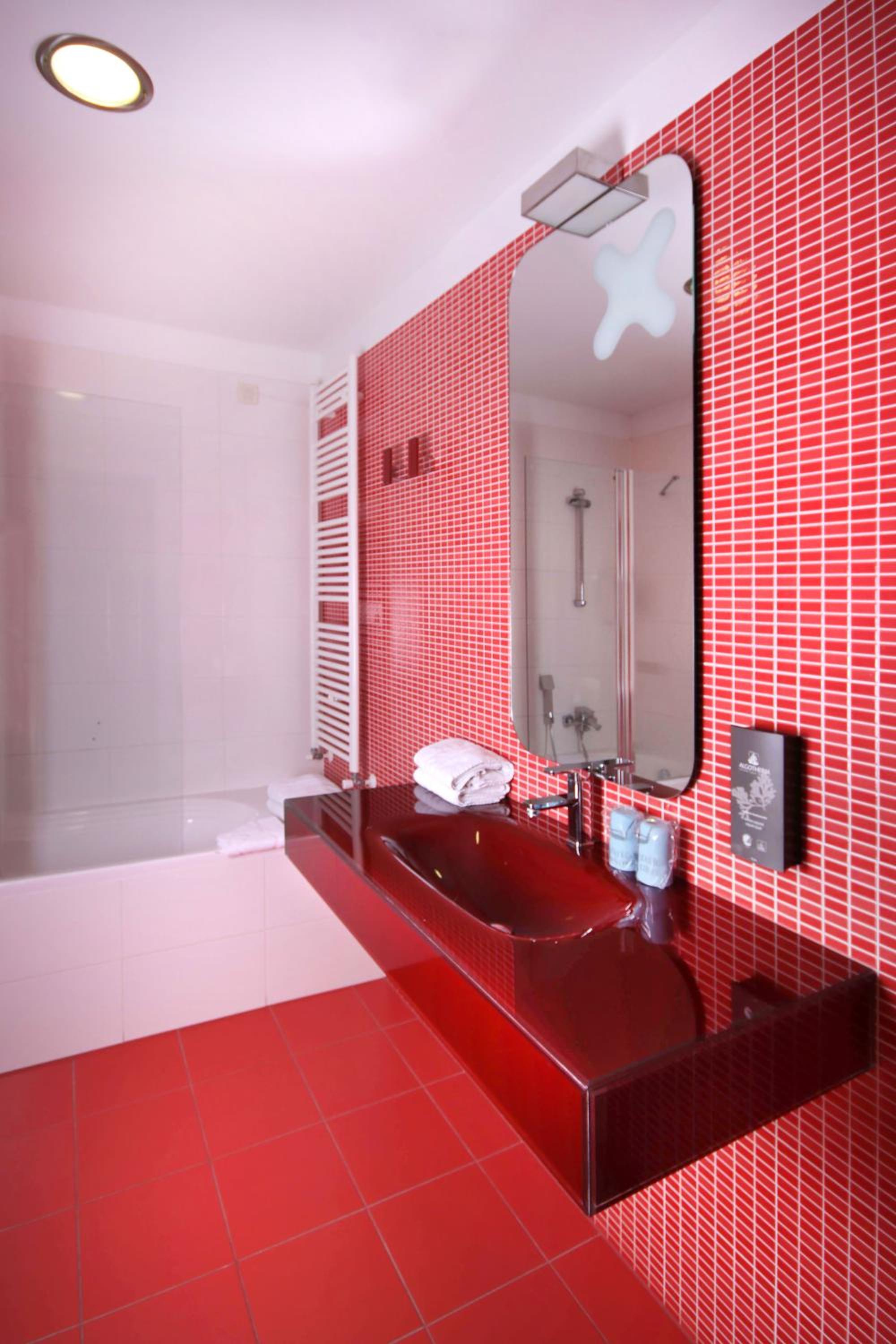 Deluxe Double or Twin Room with Pool View photo 3