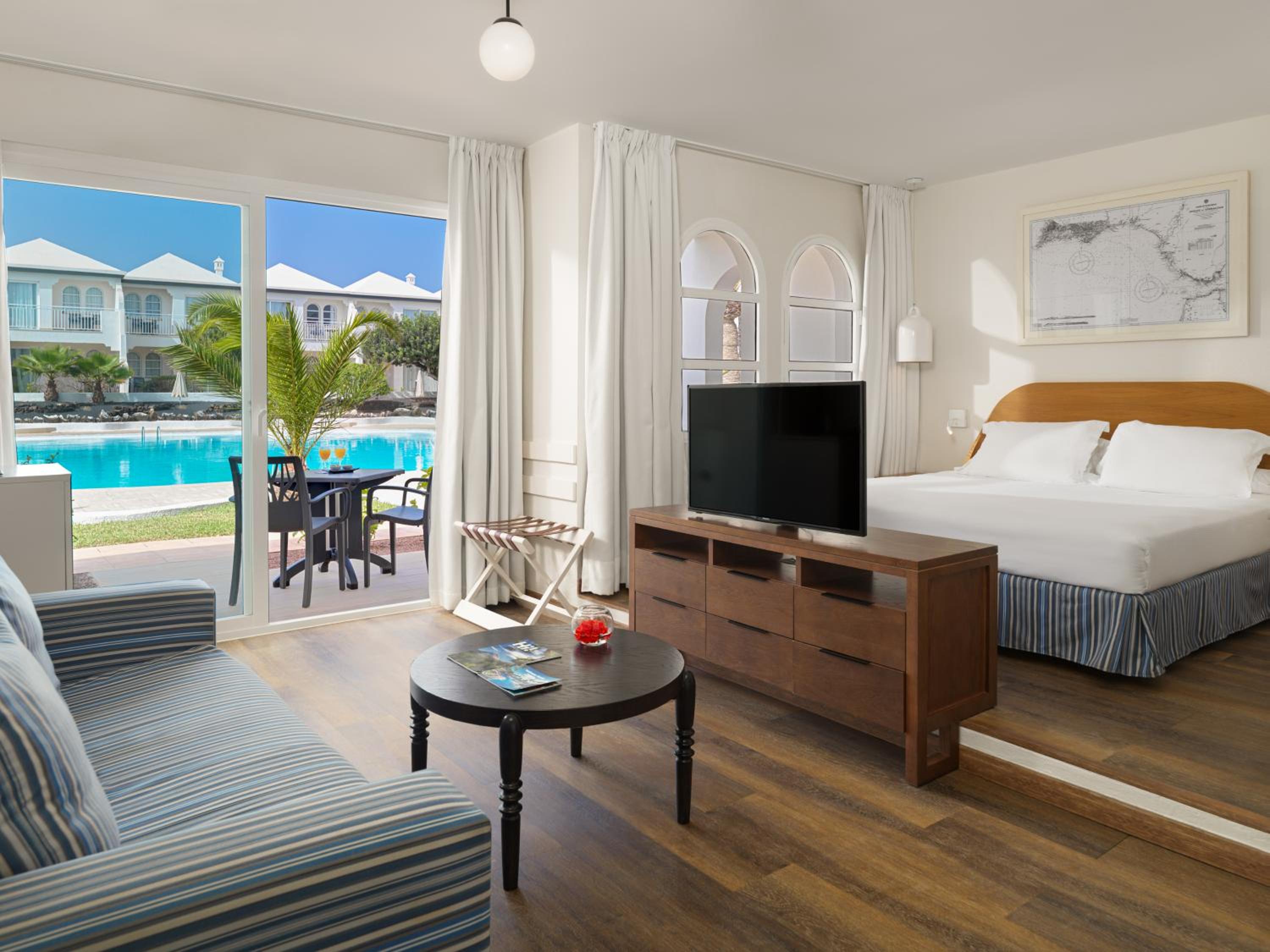 Suite Junior con Vista a la Piscina (2 Adultos)