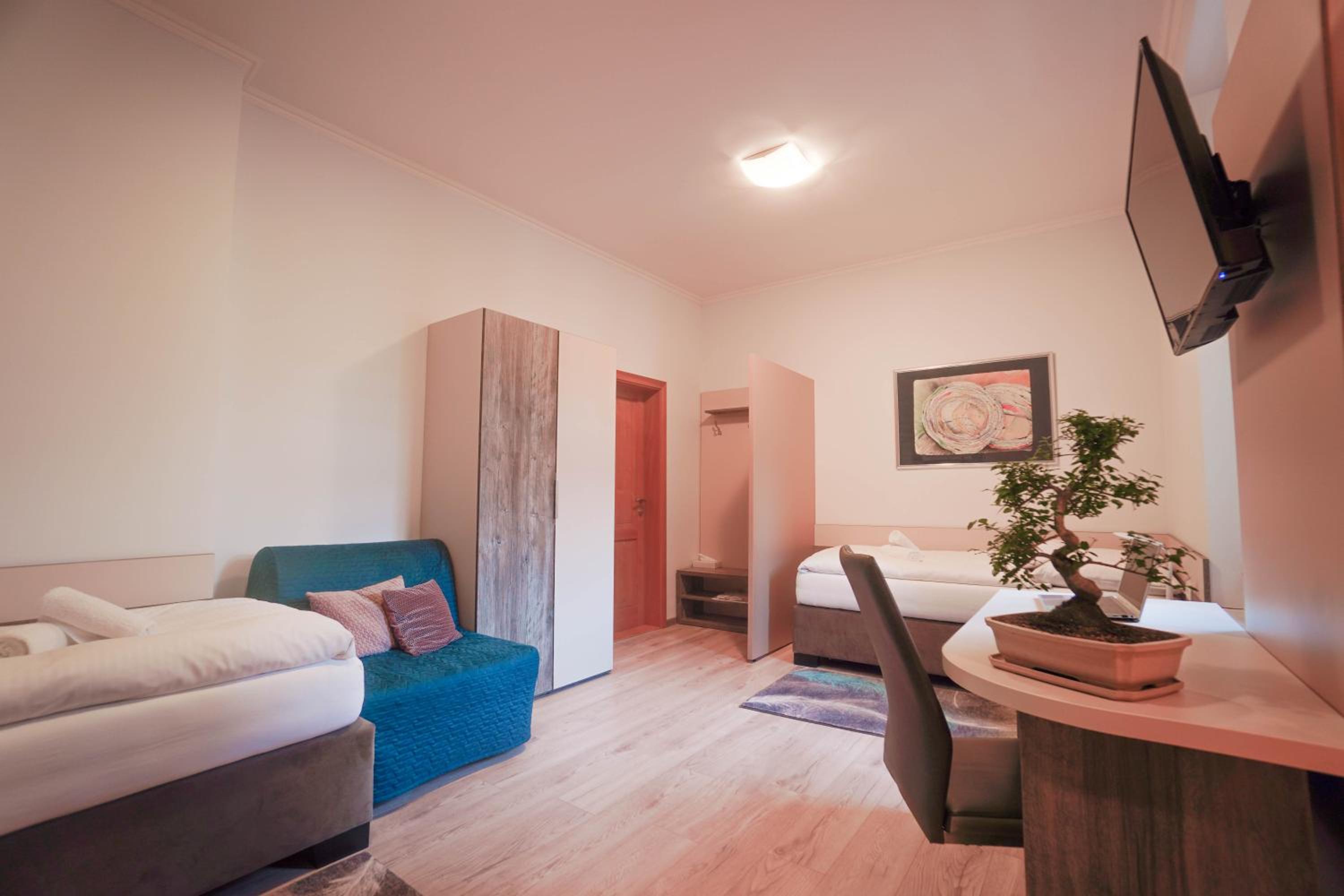 Business Double Room - Photo 8