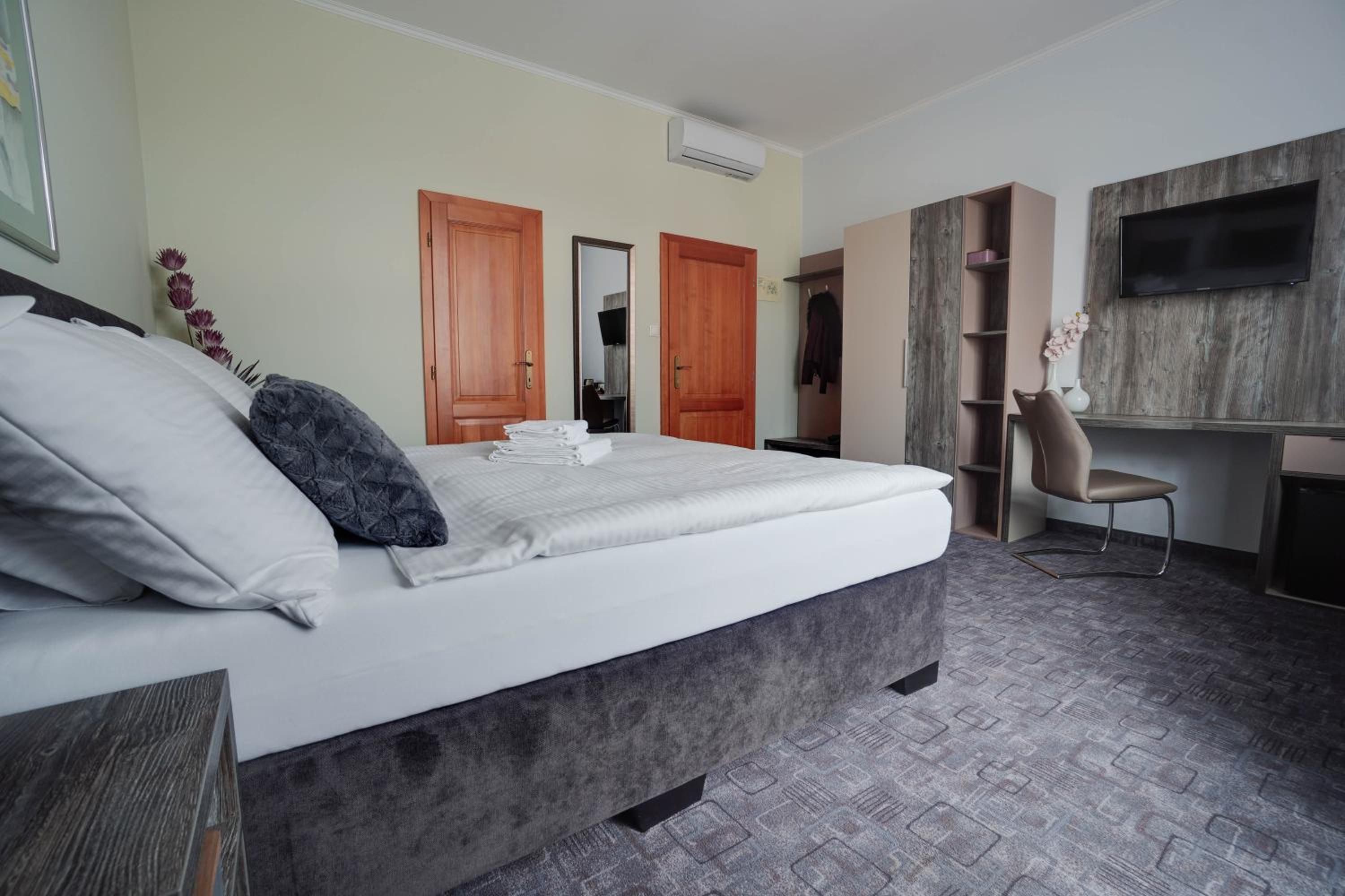 Business Double Room - Photo 9