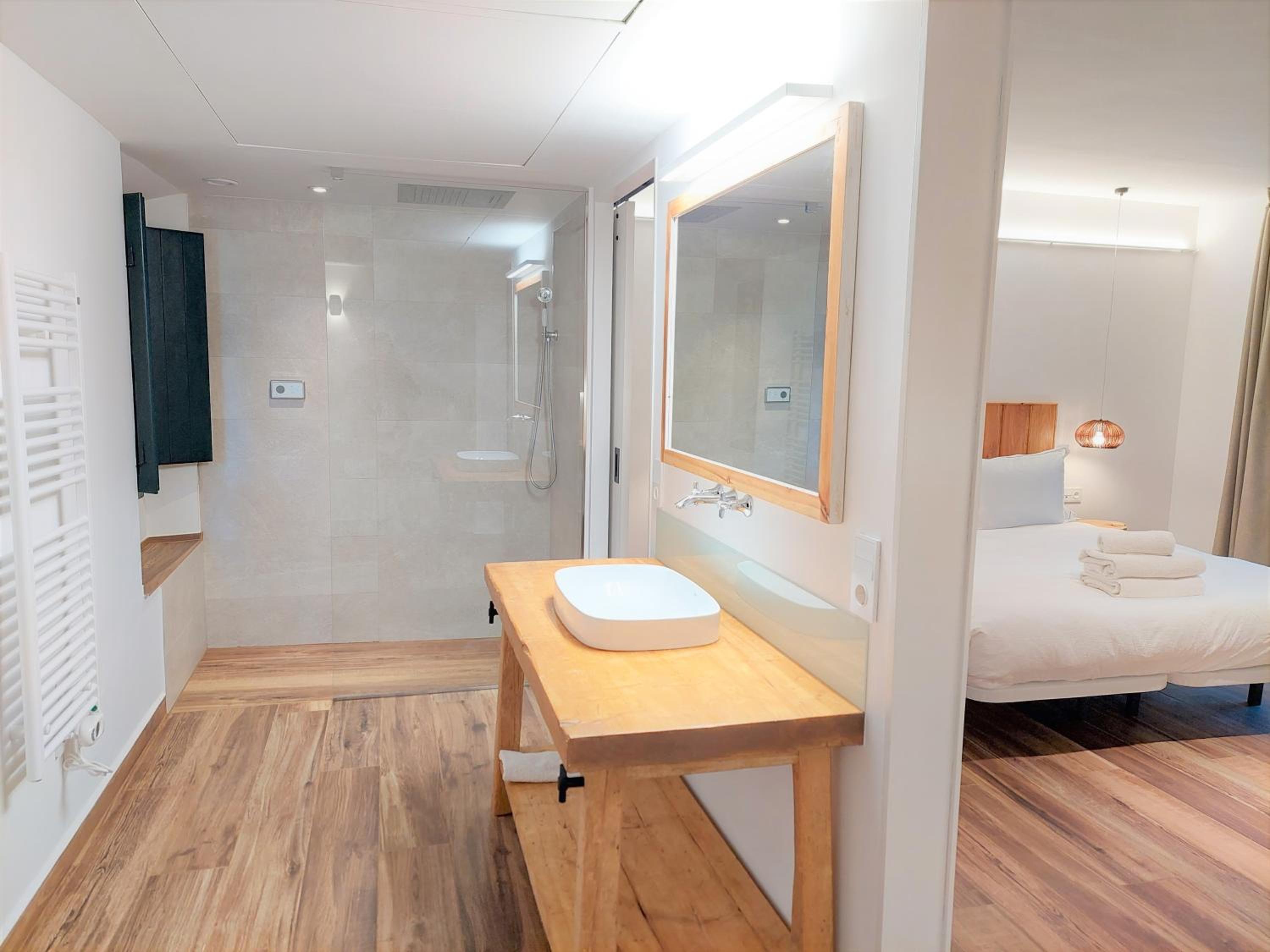 Deluxe Room - Photo 4
