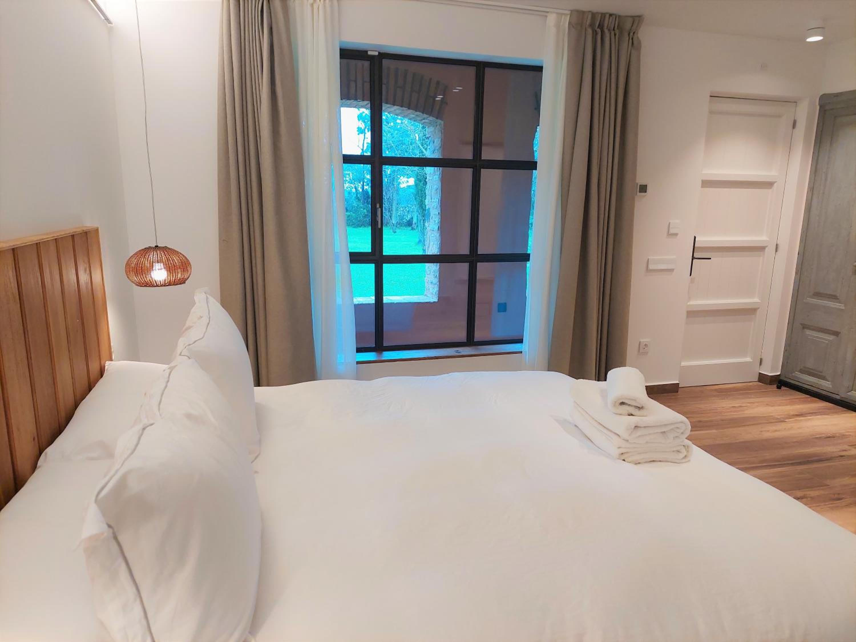 Deluxe Room - Photo 5