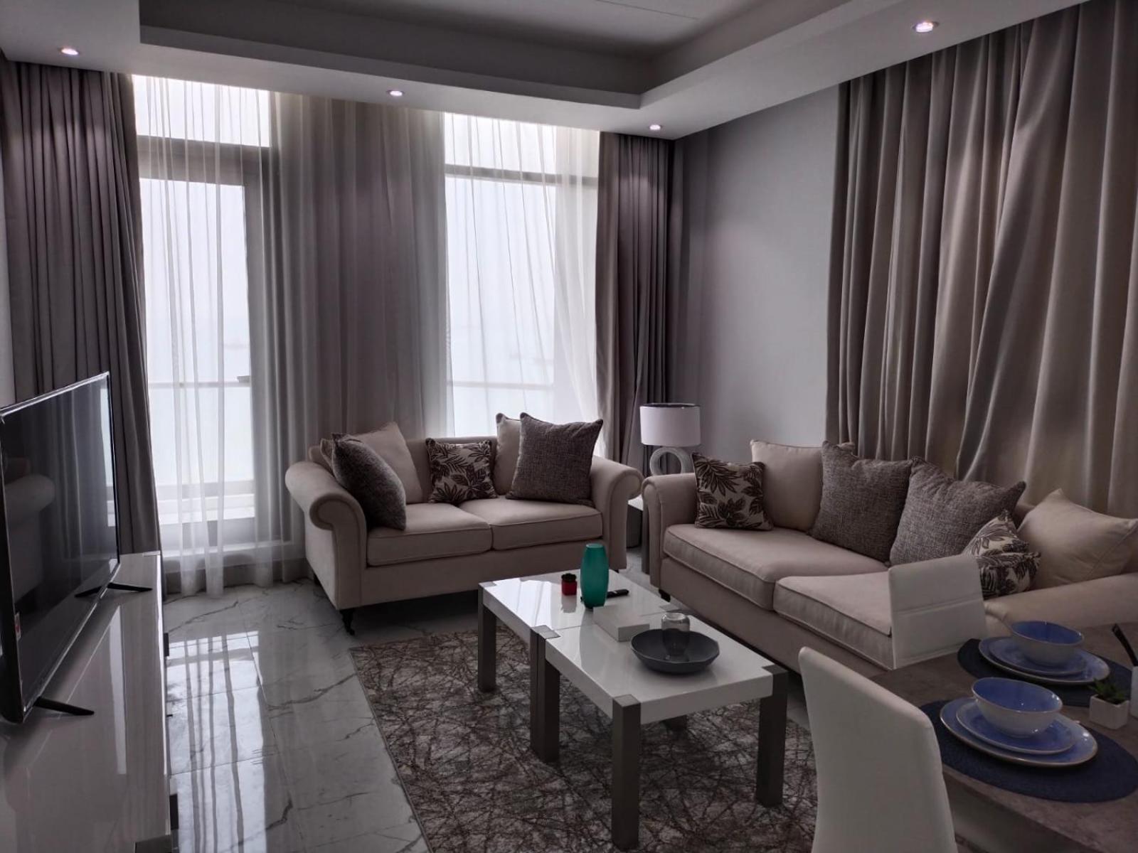 One-Bedroom Apartment with Balcony and Sea View - Photo 1