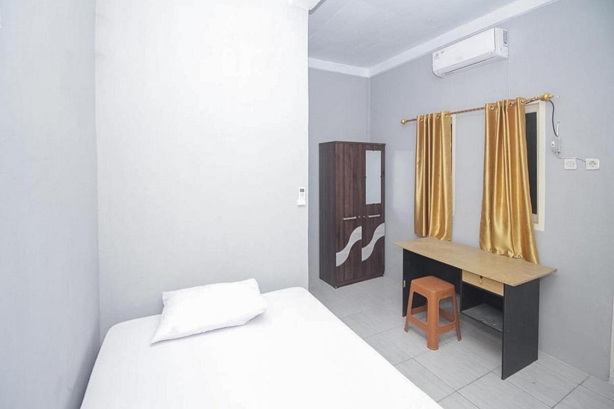 Economy Twin Room photo 1