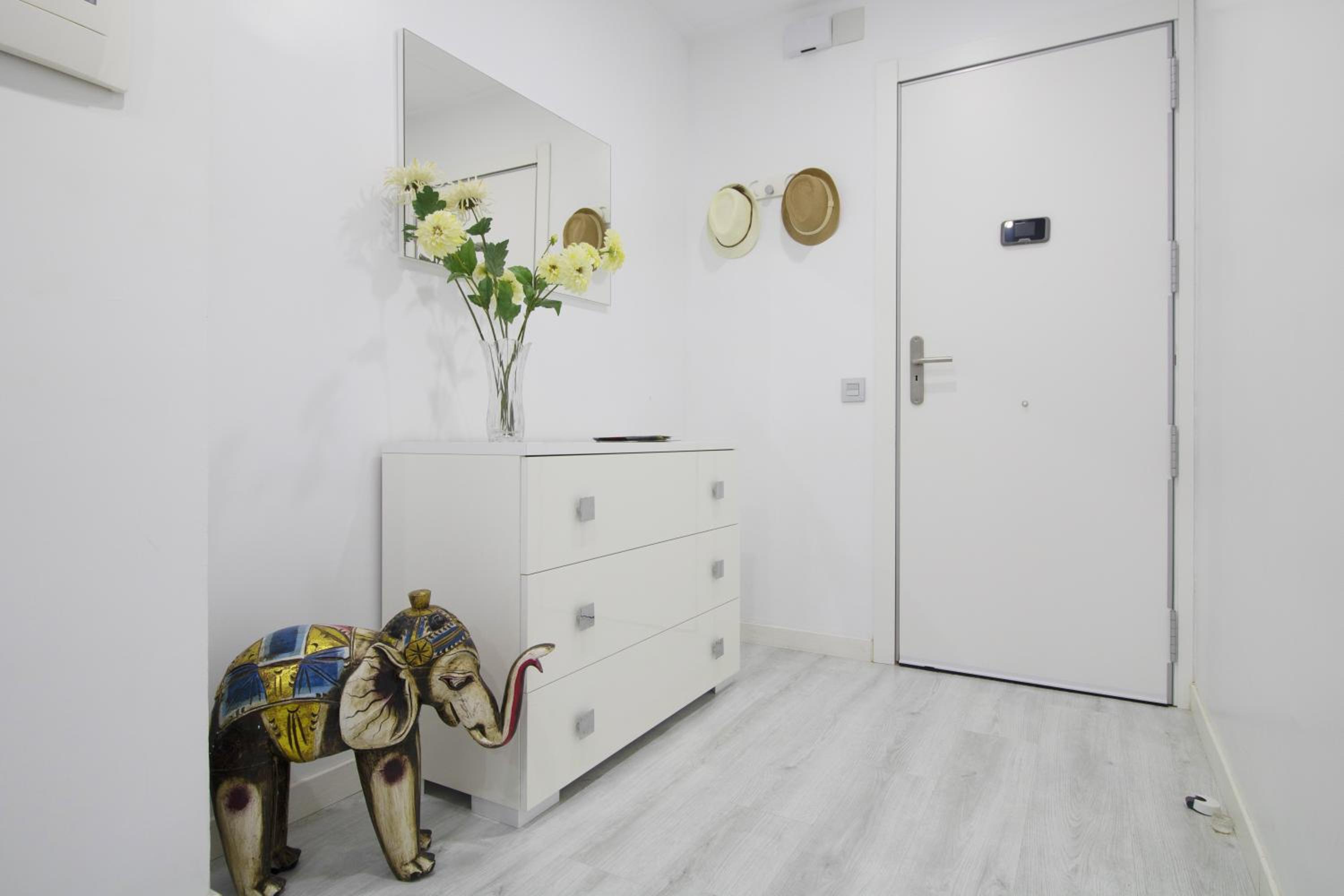 Apartment photo 2