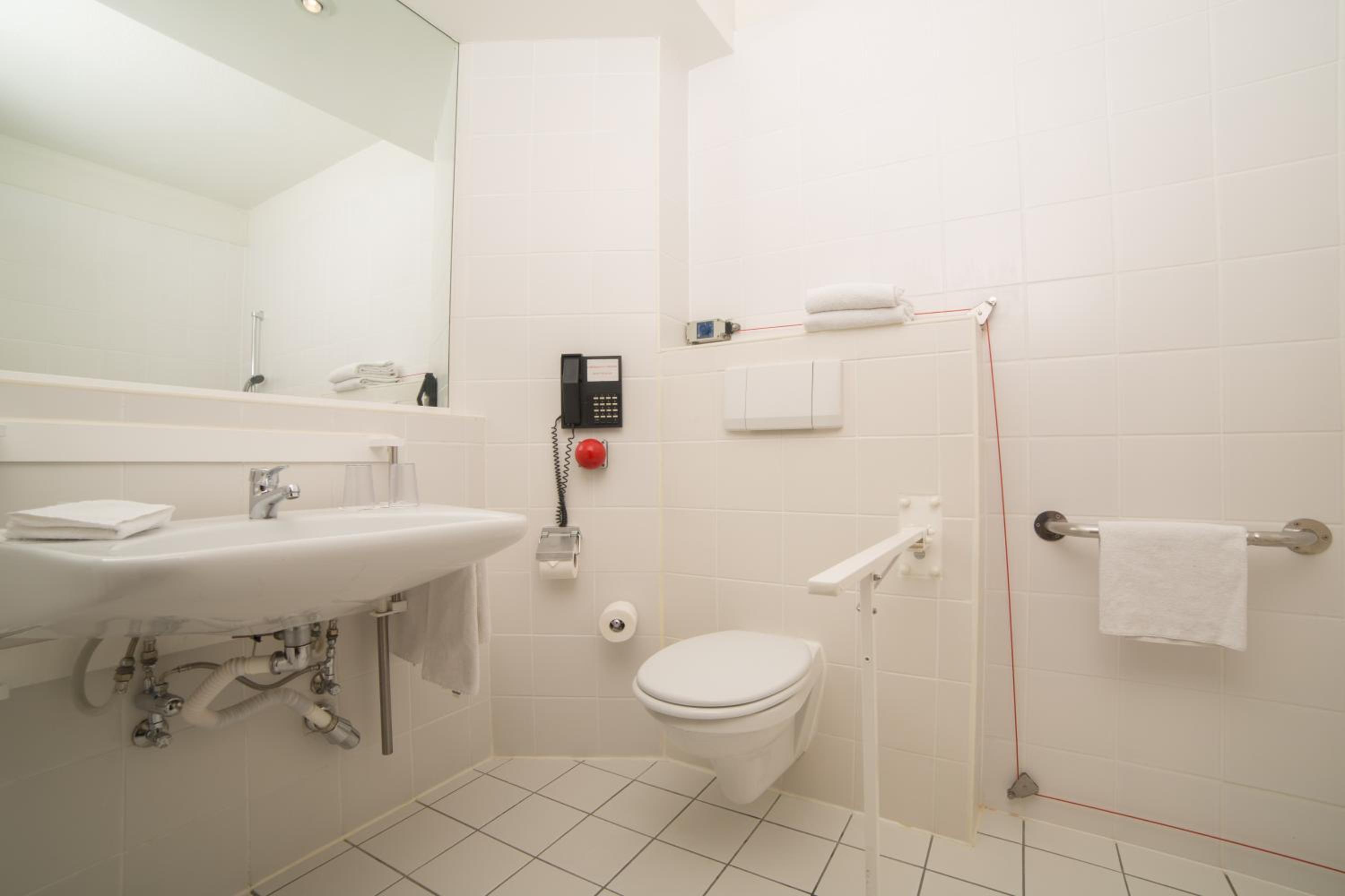 Standard Double Room - Disability Access thumbnail 6