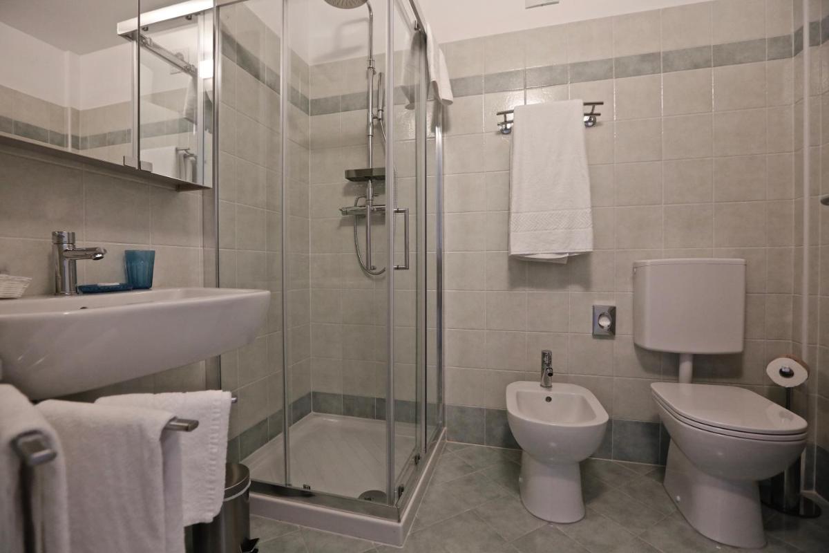 Double Room with Balcony photo 3