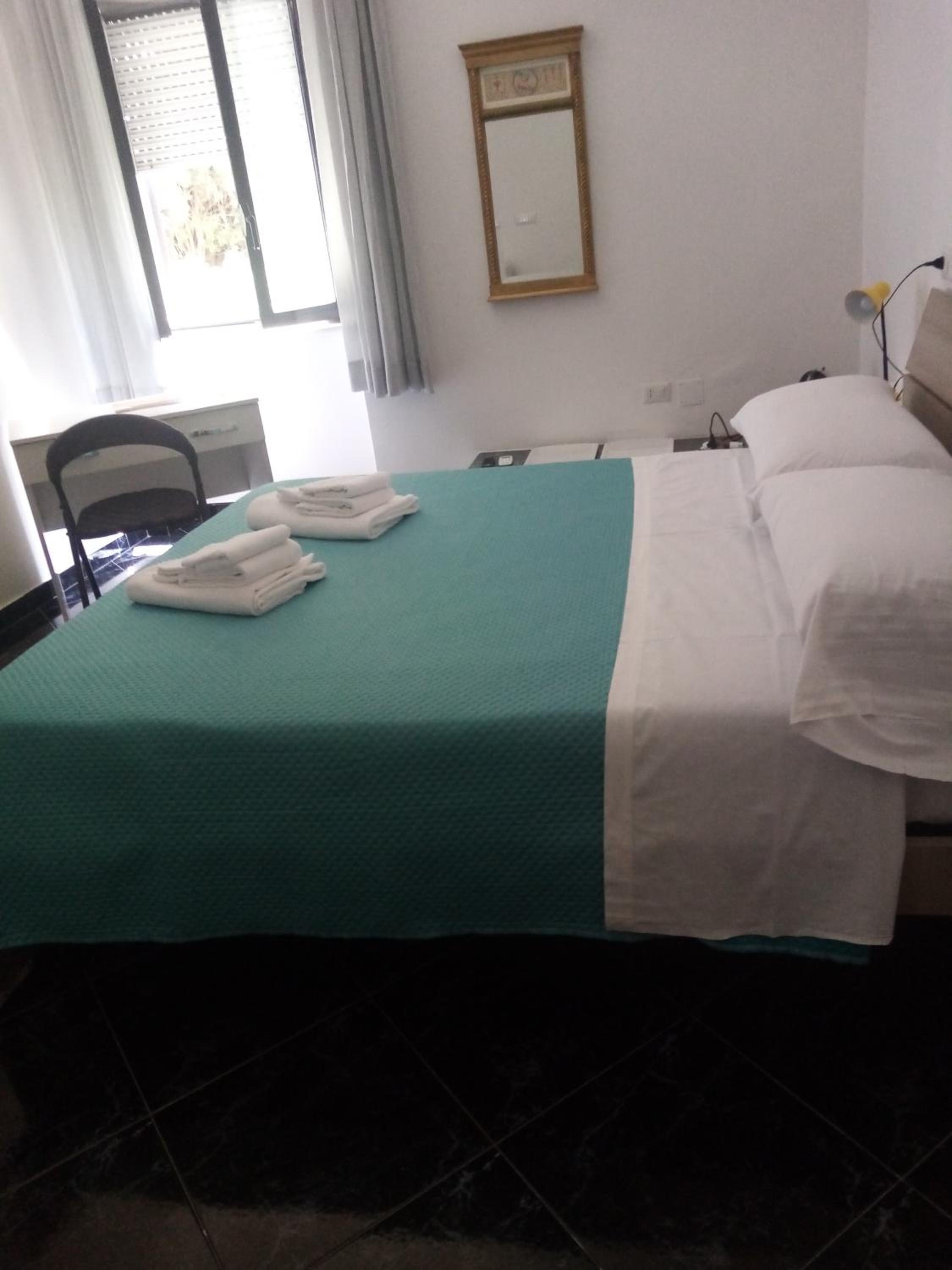 Large Double Room - Photo 20