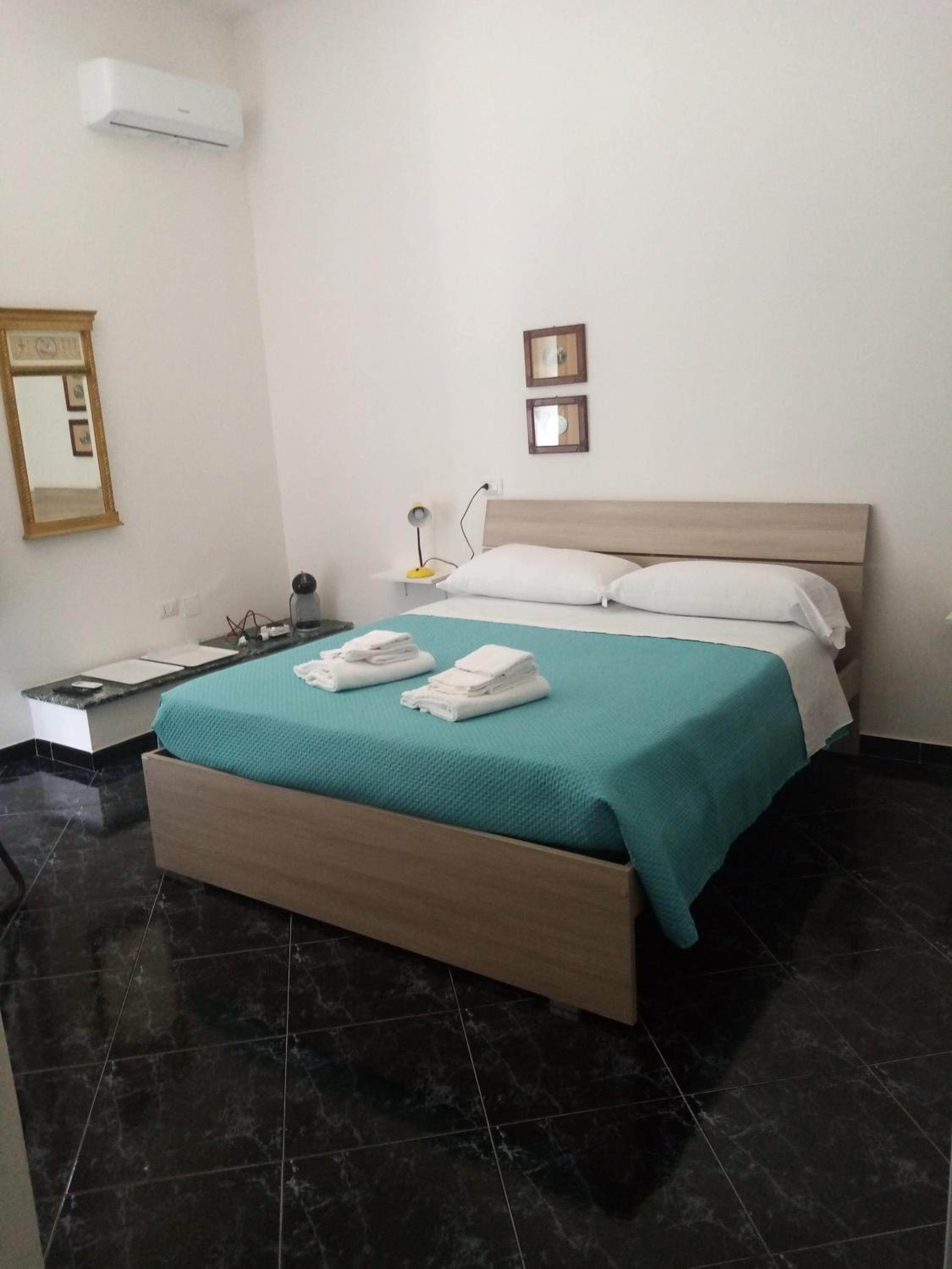 Large Double Room - Photo 21