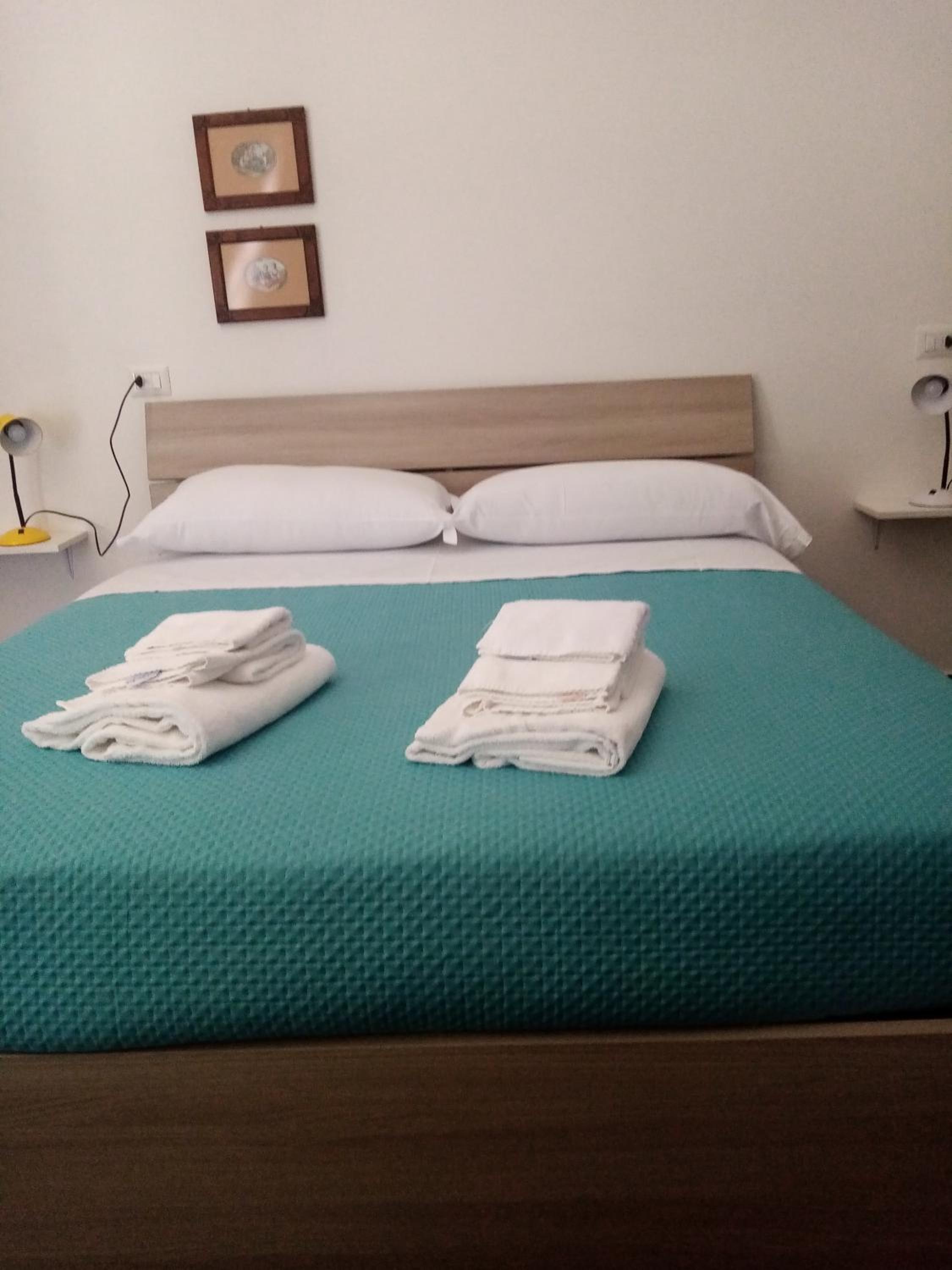 Large Double Room - Photo 24