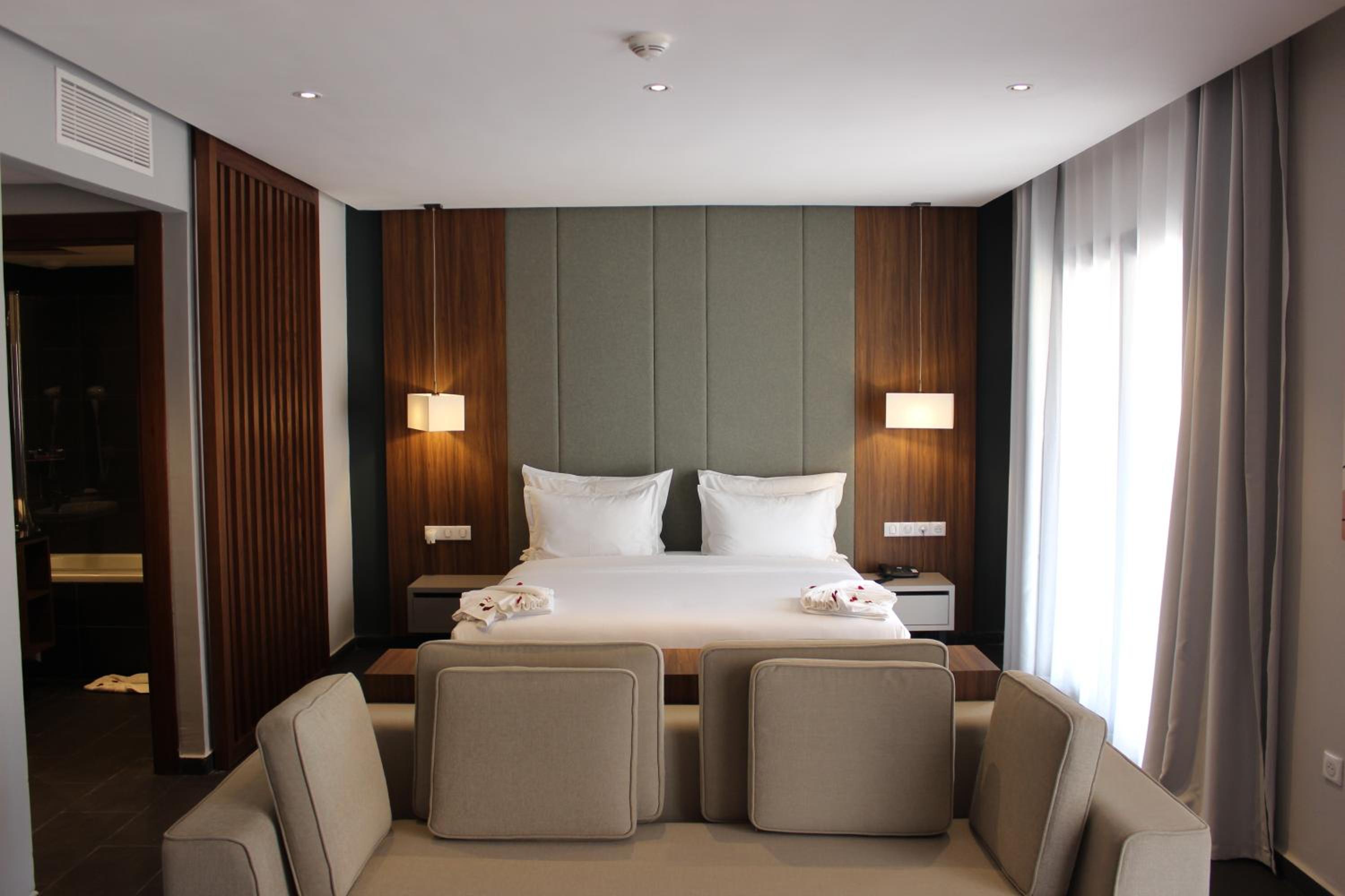 Deluxe Suite - Photo 1