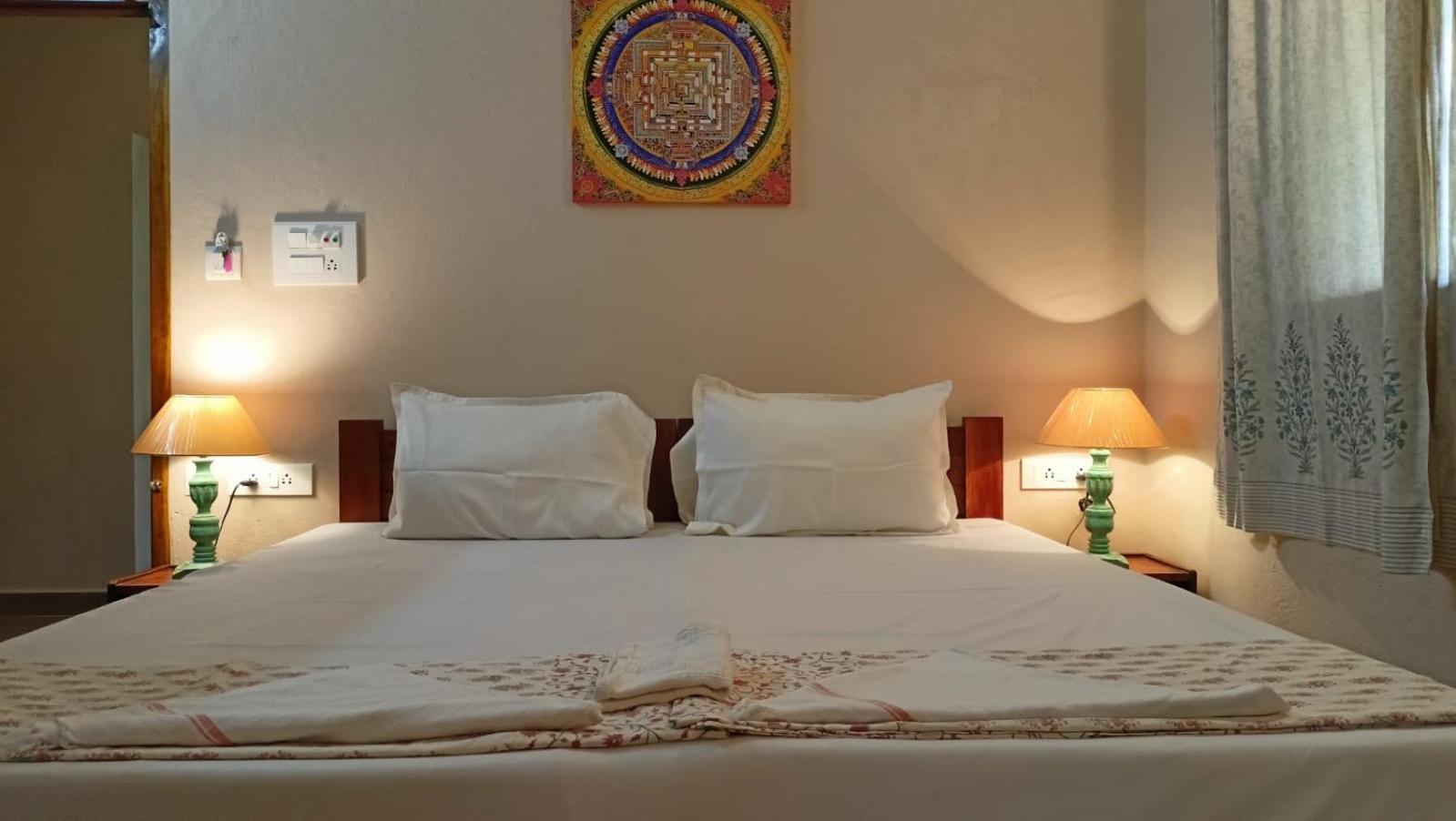 Deluxe Double Room - Photo 11