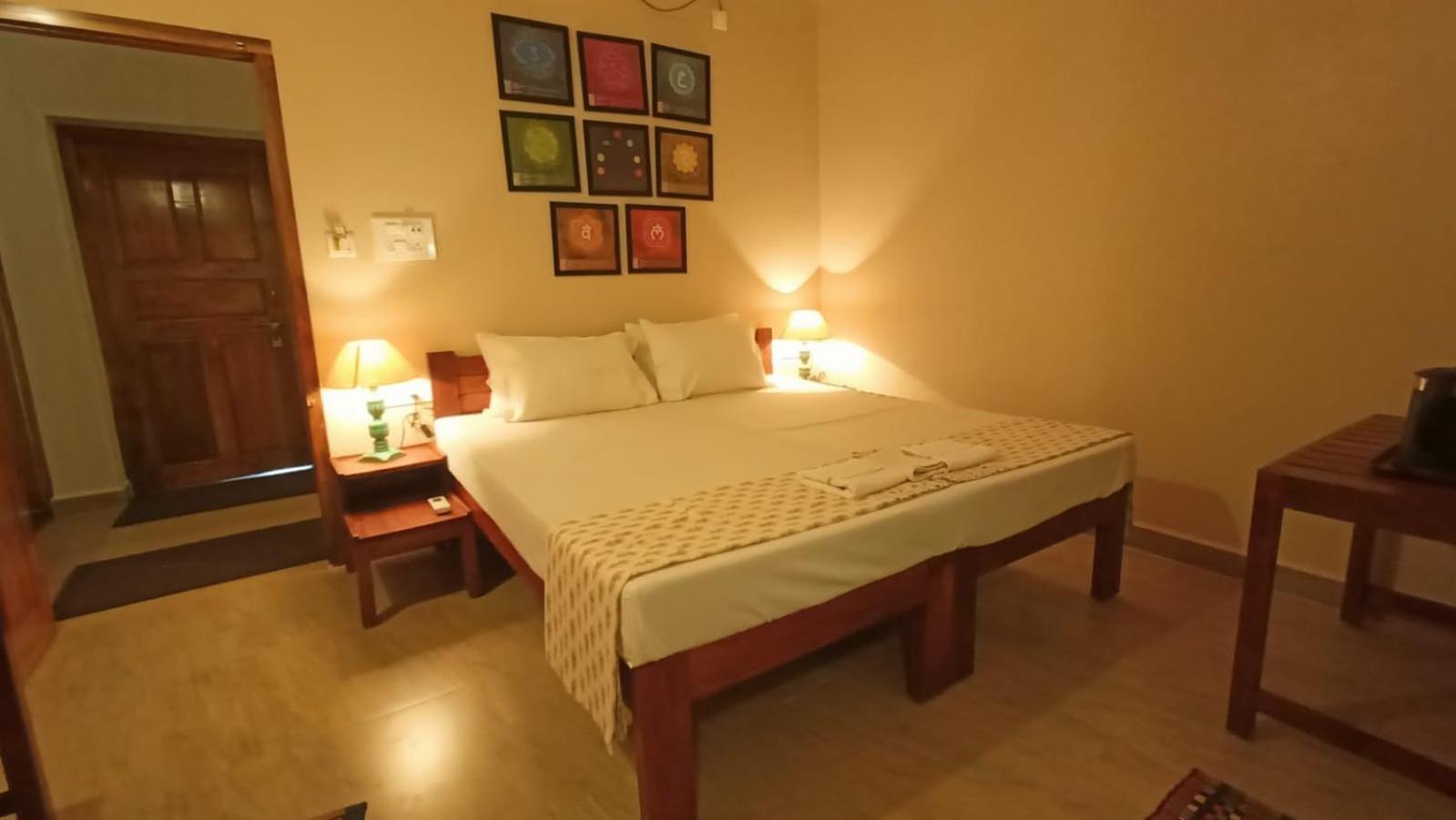 Deluxe Double Room - Photo 9