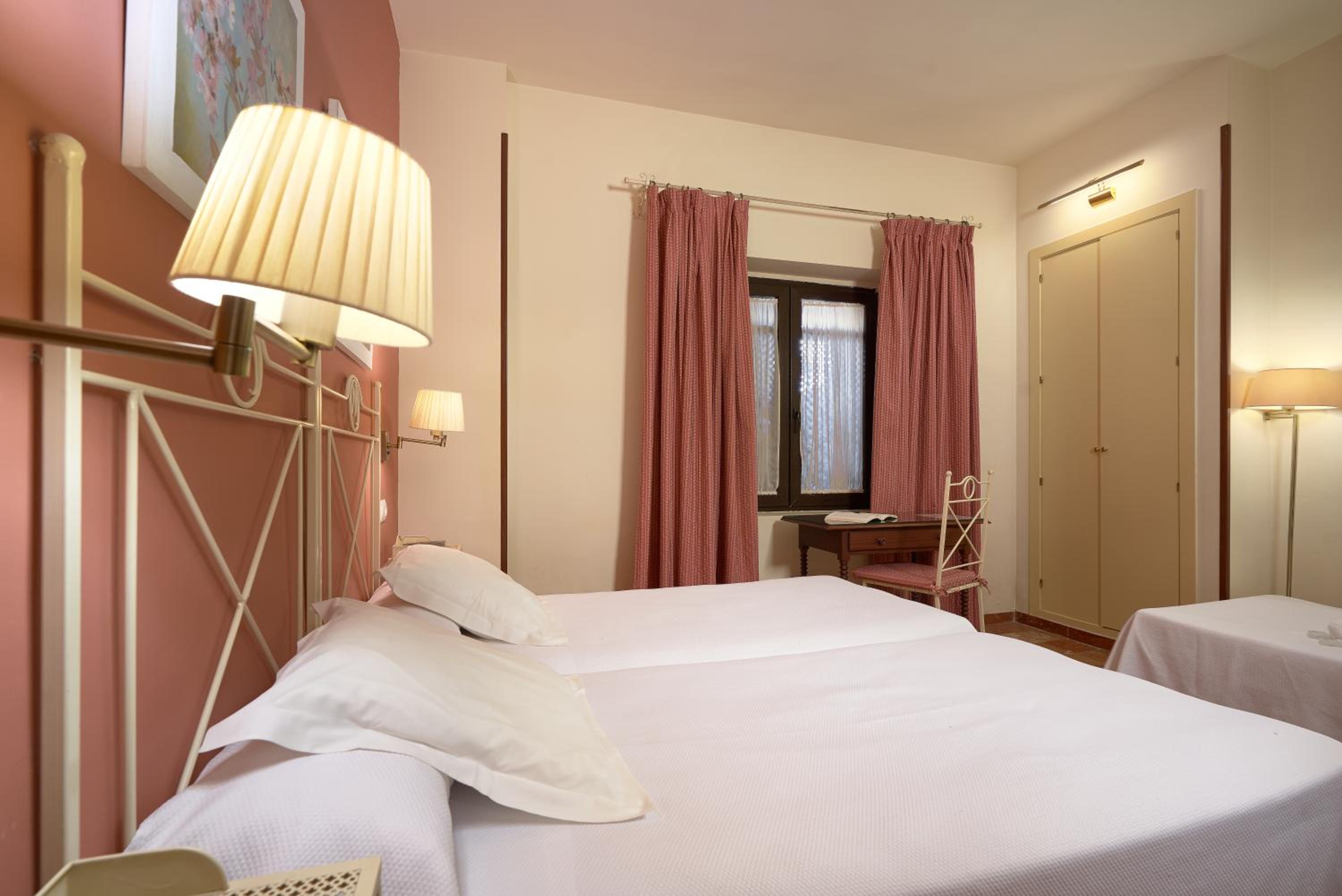 Double Room with Extra Bed (3 Adults) - Photo 5