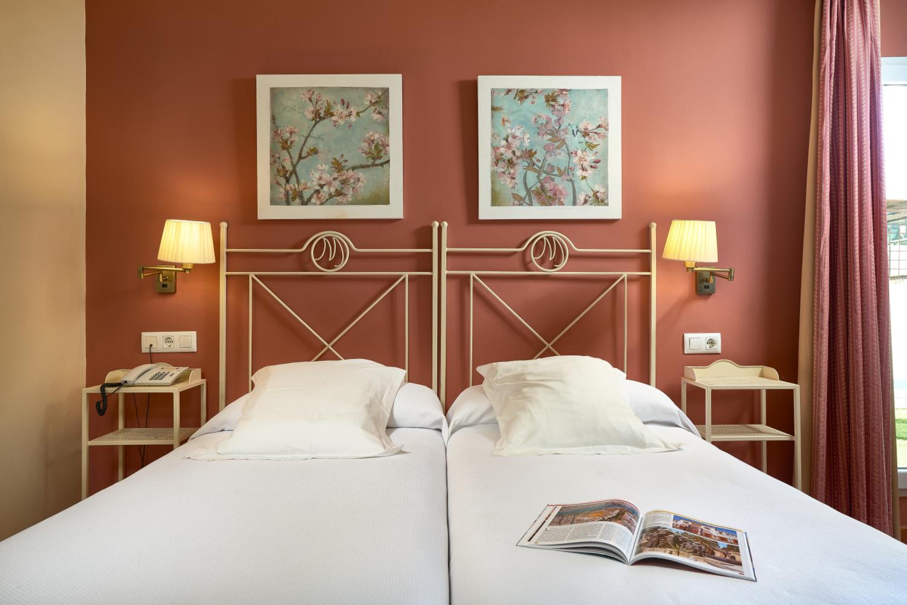 Twin Room - Photo 9