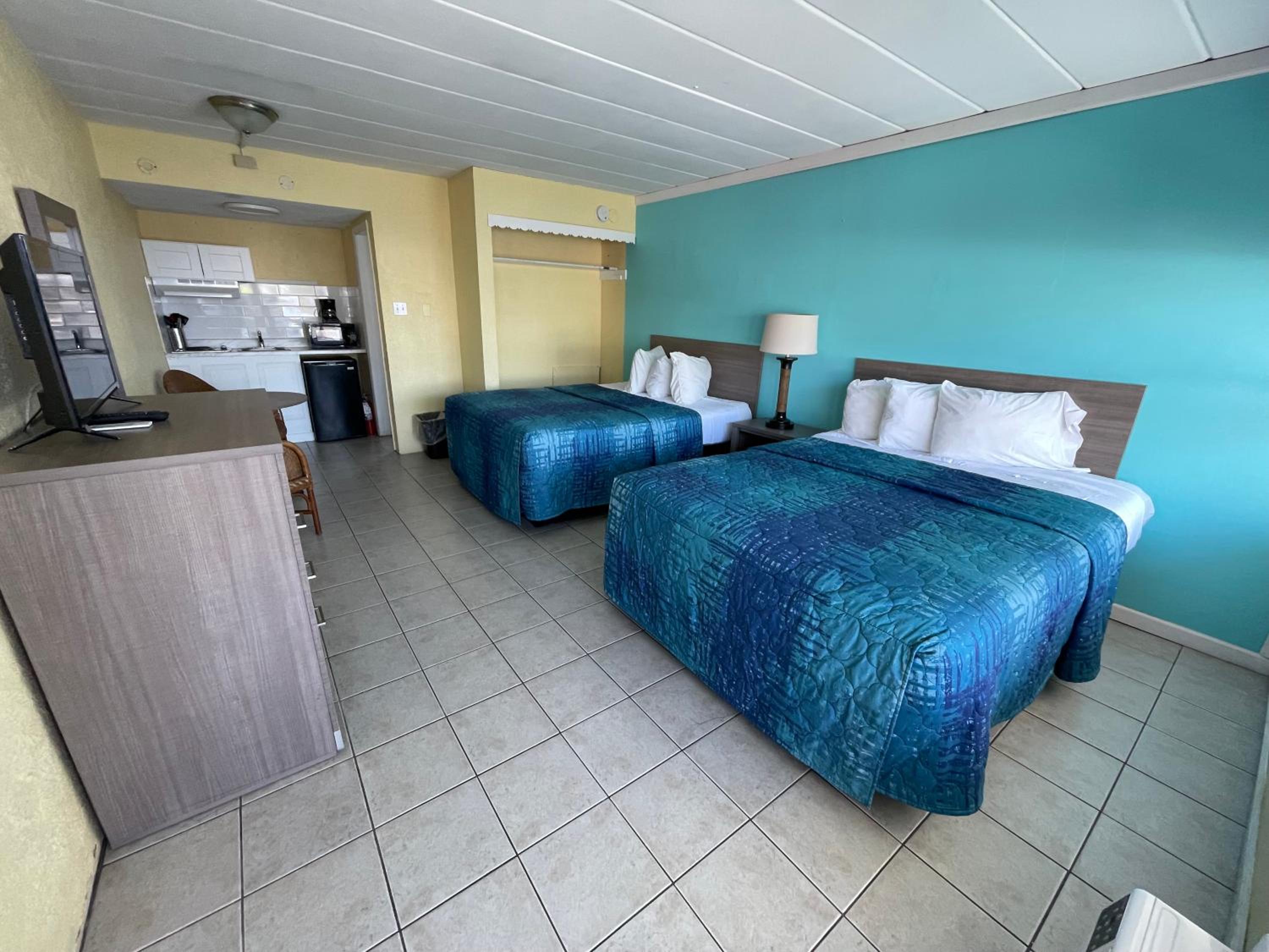 Double Room with Two Double Beds and Kitchenette photo 2