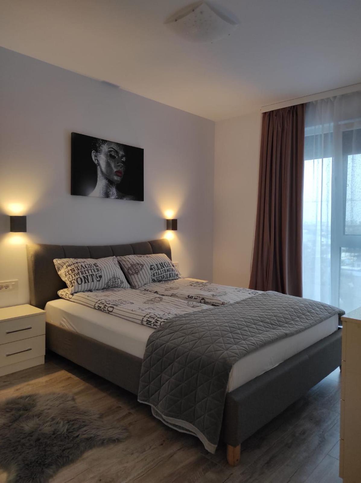 One-Bedroom Apartment - Photo 1