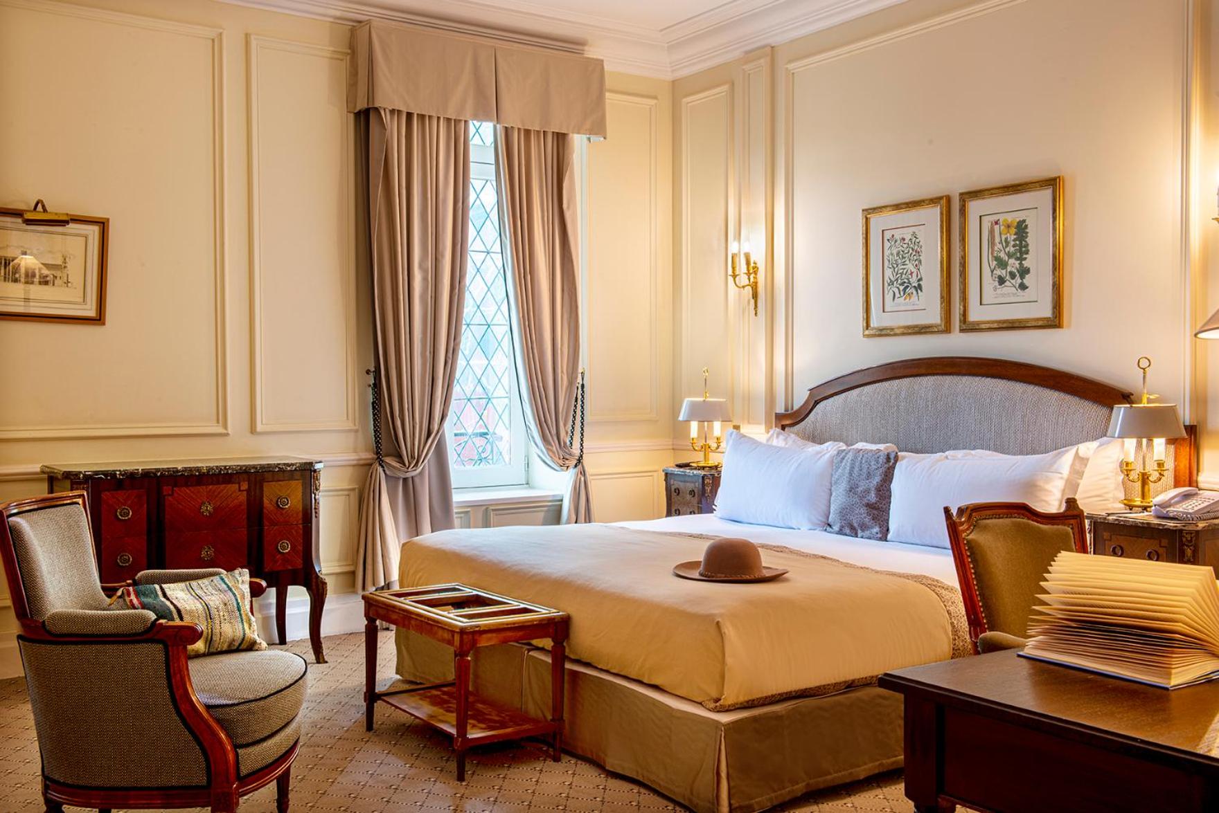 Classic King Room with Street View