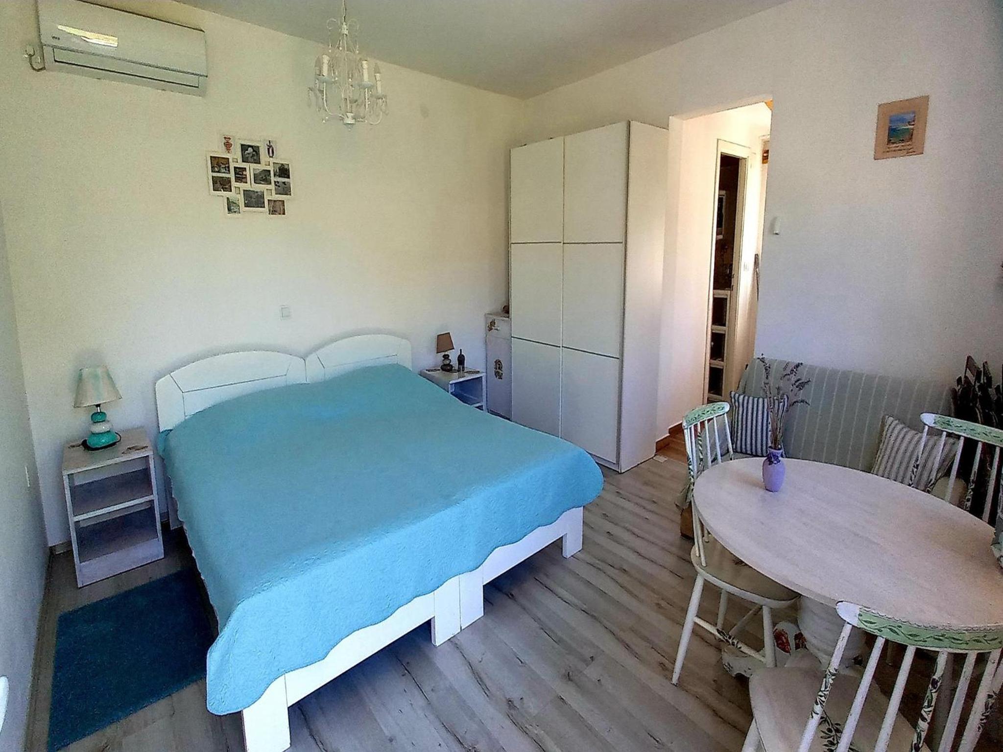 Studio Apartment with Terrace - Photo 7