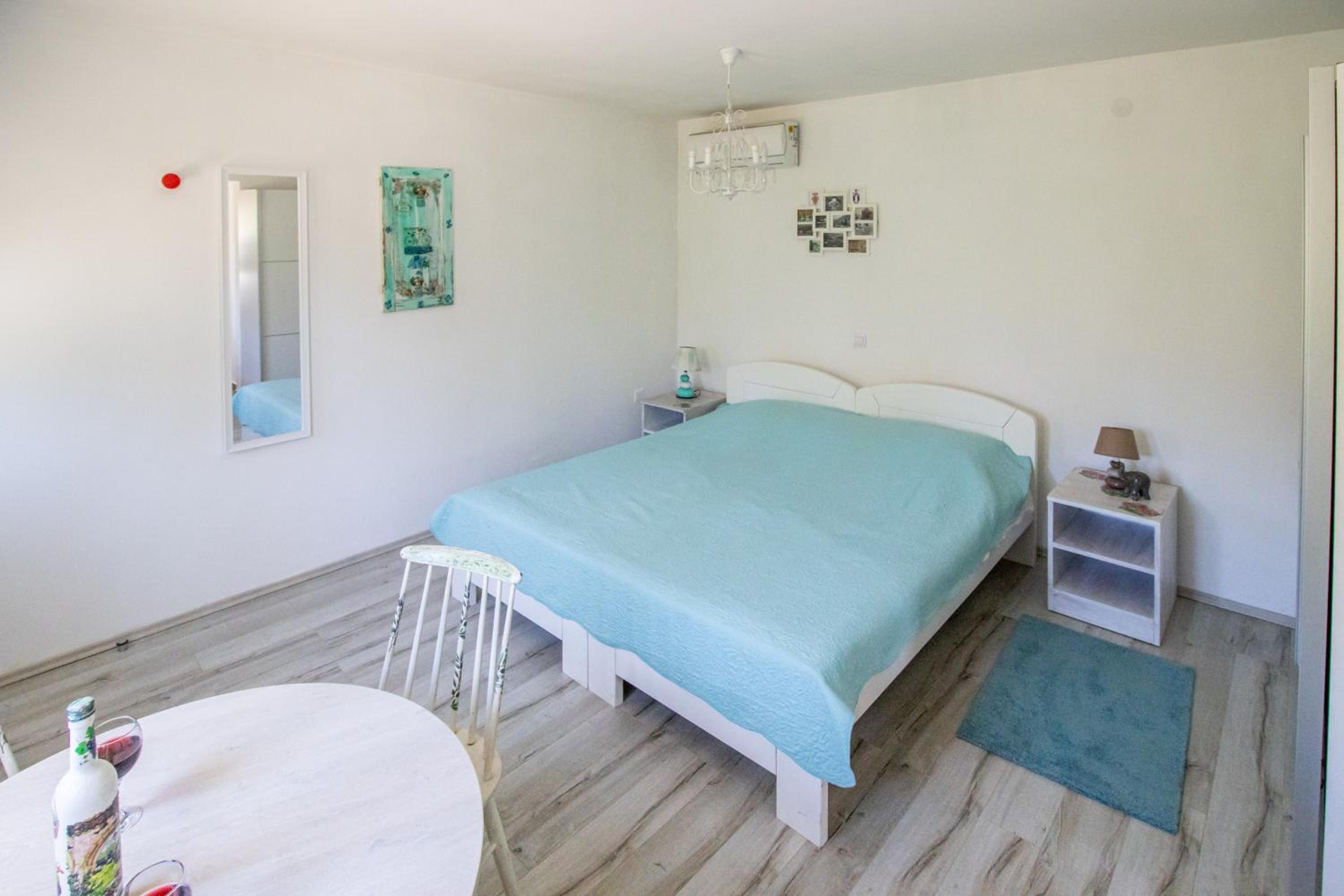 Studio Apartment with Terrace - Photo 15