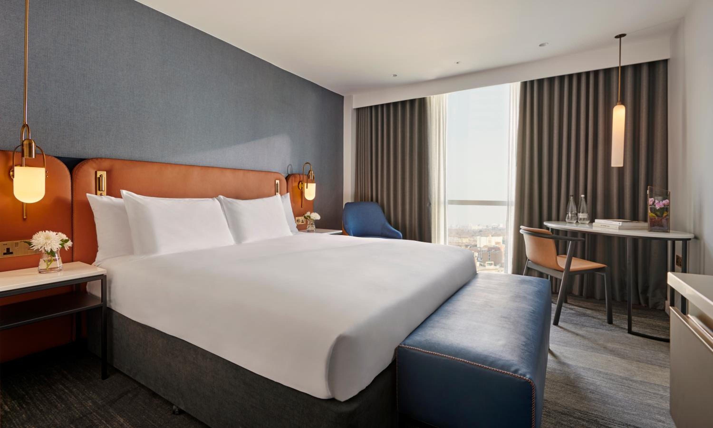 King Room with Cherry Park View thumbnail 6