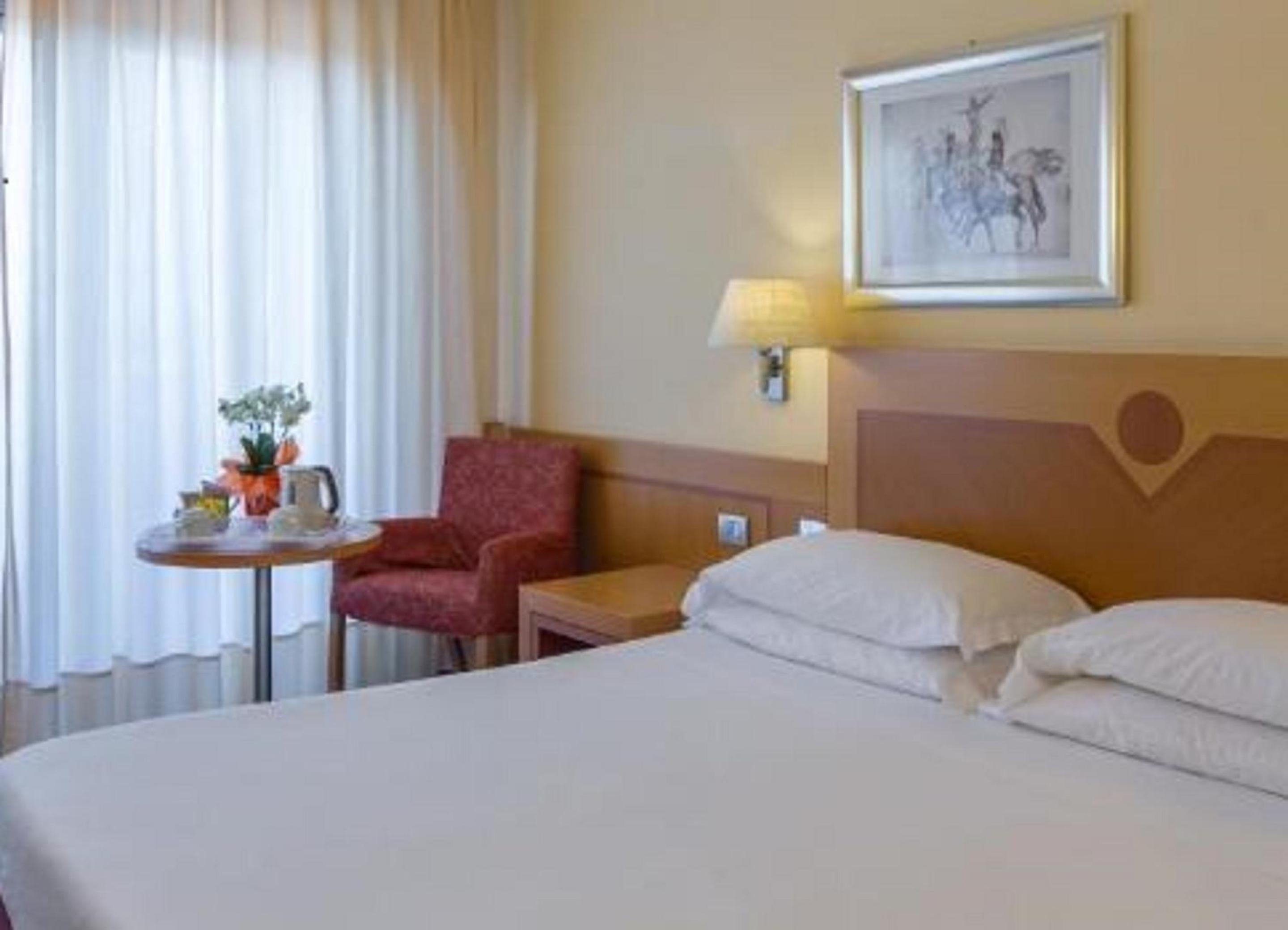 Double Room with Balcony - Photo 6