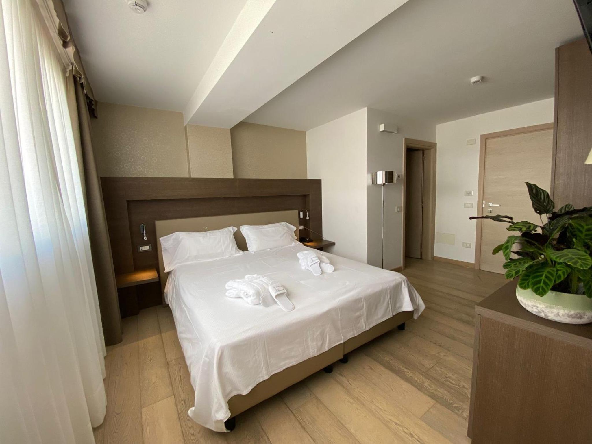 Deluxe Double Room - Photo 2