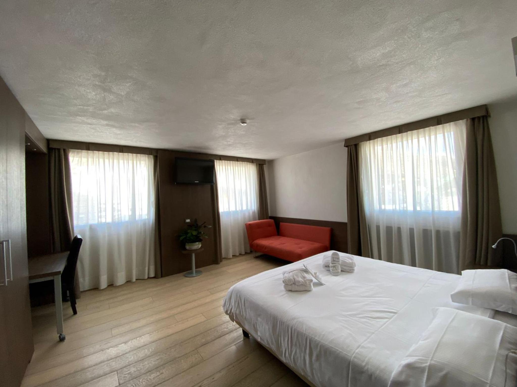 Deluxe Quadruple Room - Photo 1