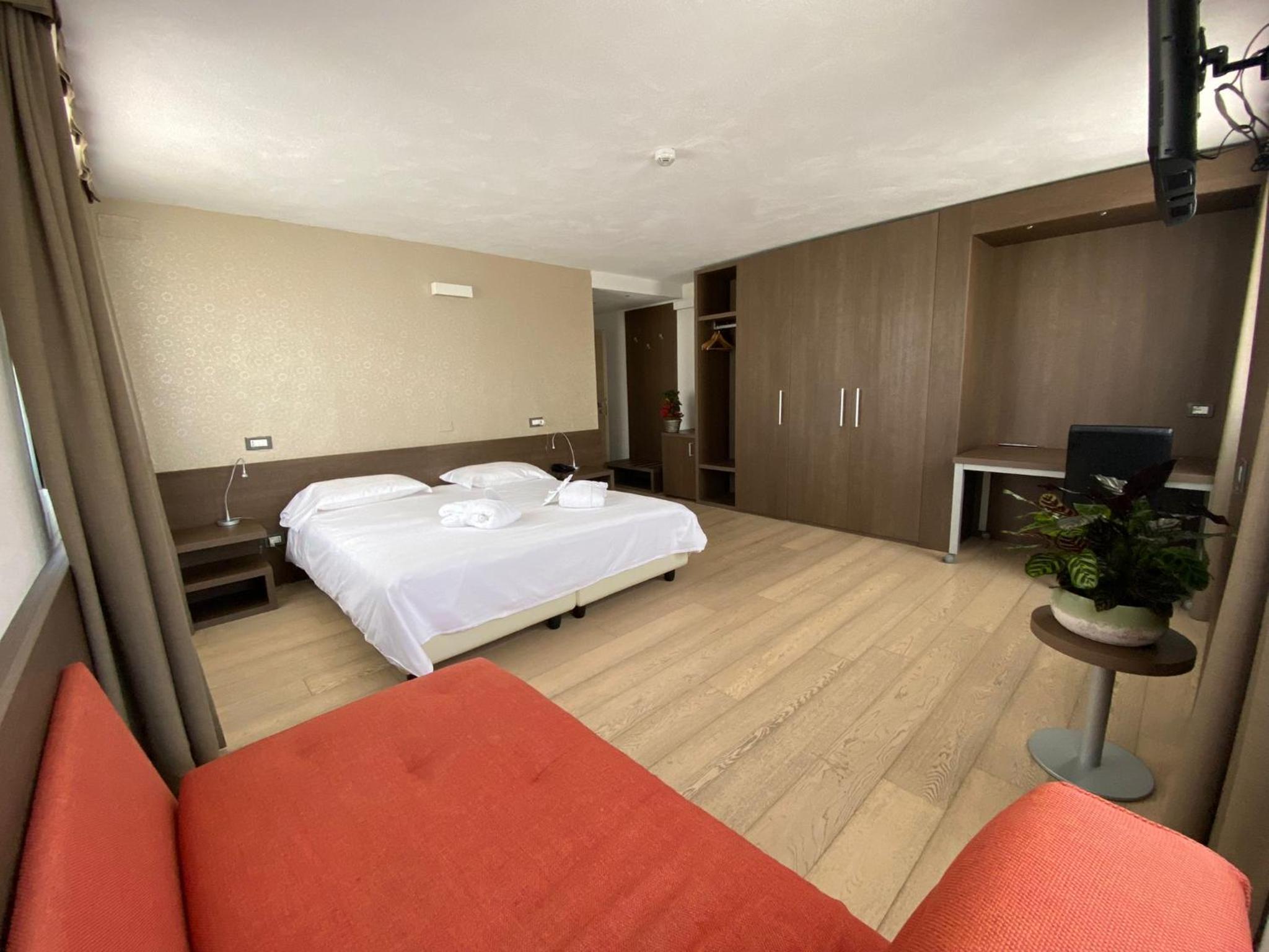 Deluxe Quadruple Room - Photo 2