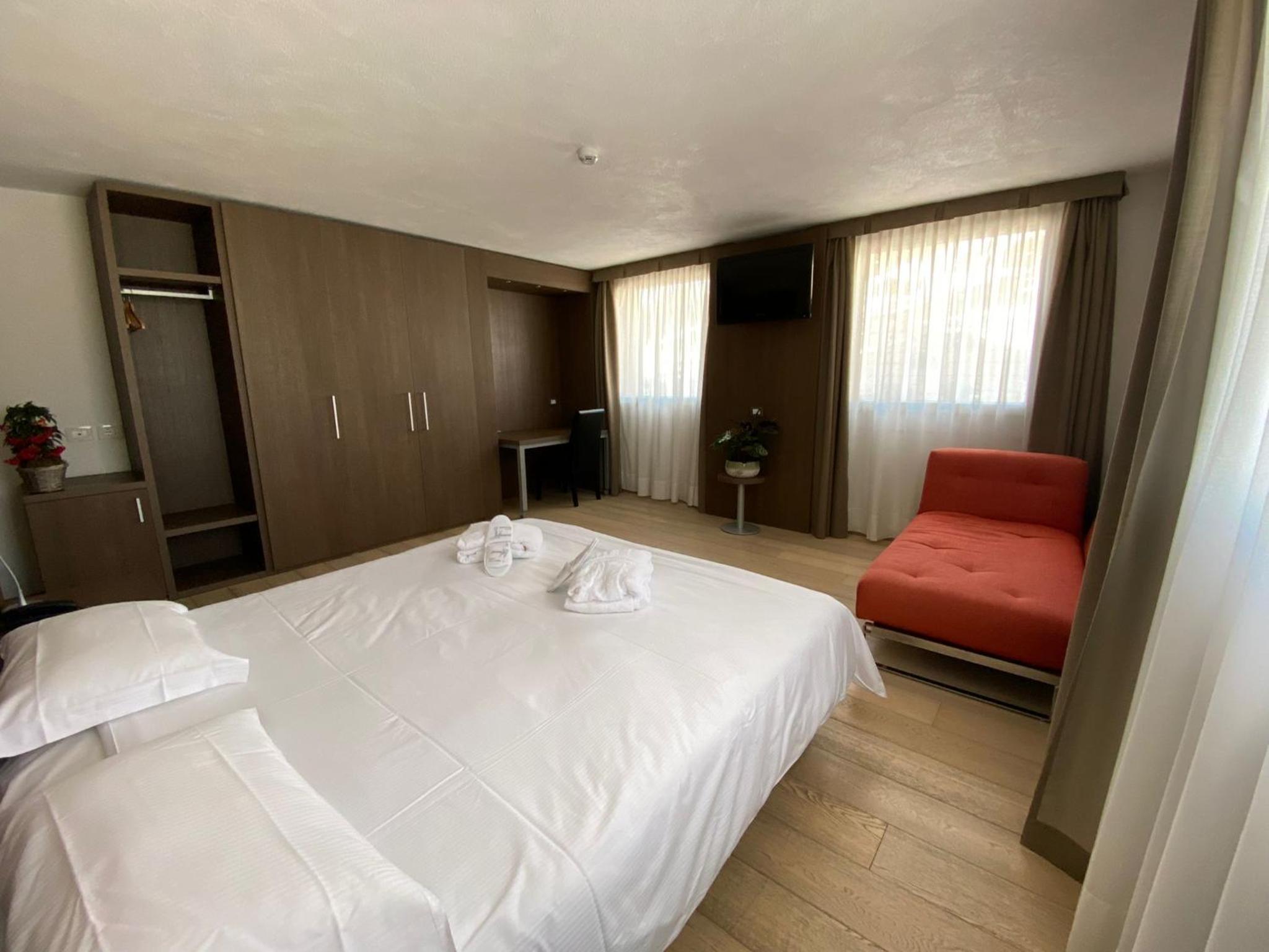 Deluxe Quadruple Room - Photo 3