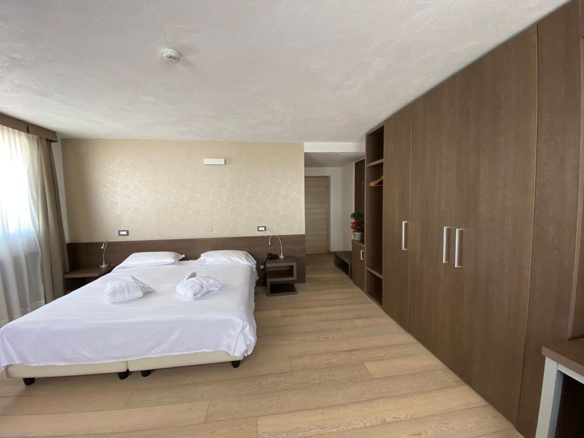 Deluxe Double Room - Photo 3