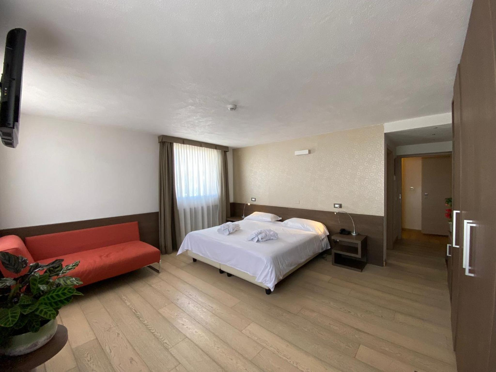 Deluxe Quadruple Room - Photo 6