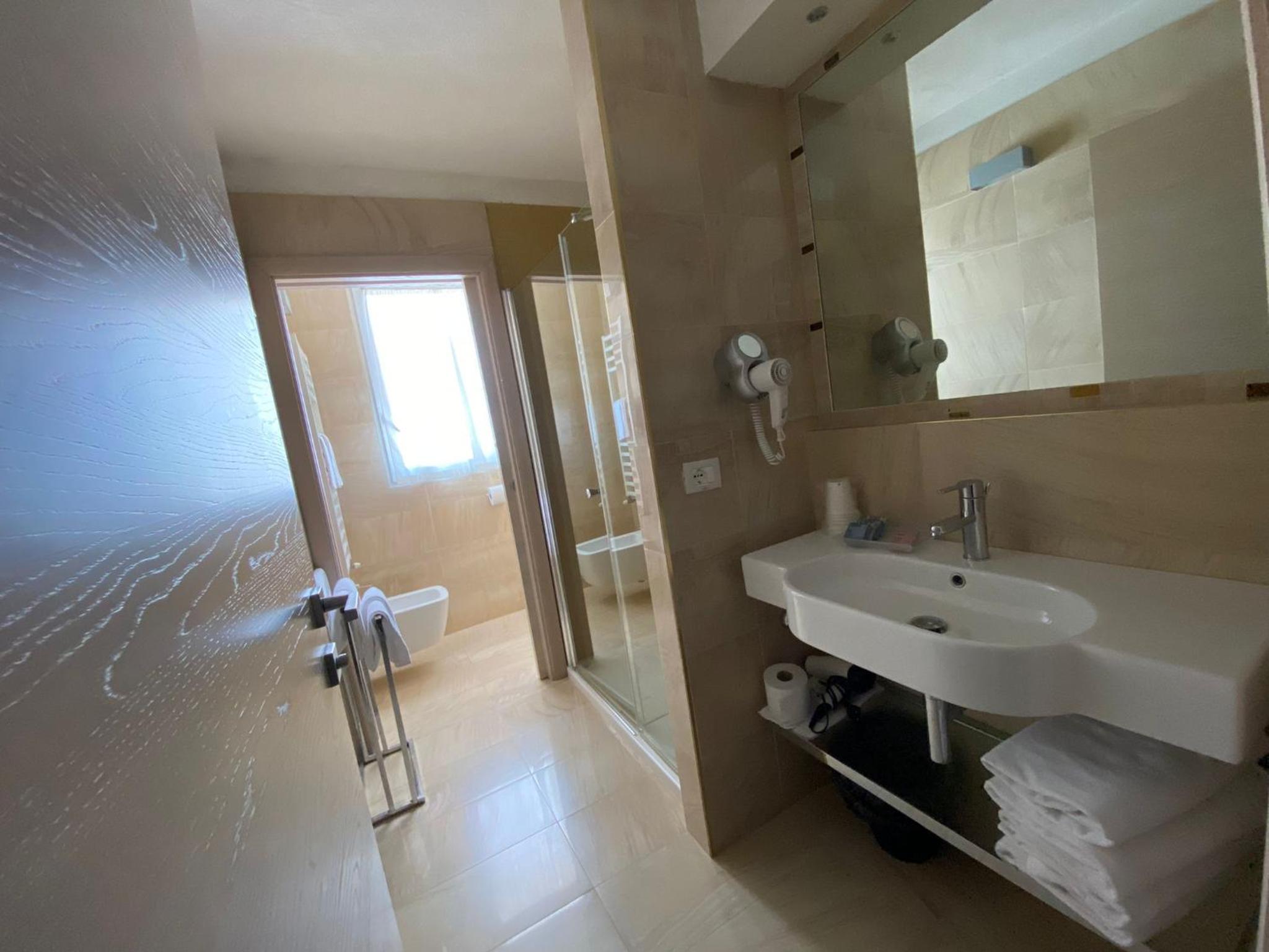 Deluxe Double Room - Photo 5