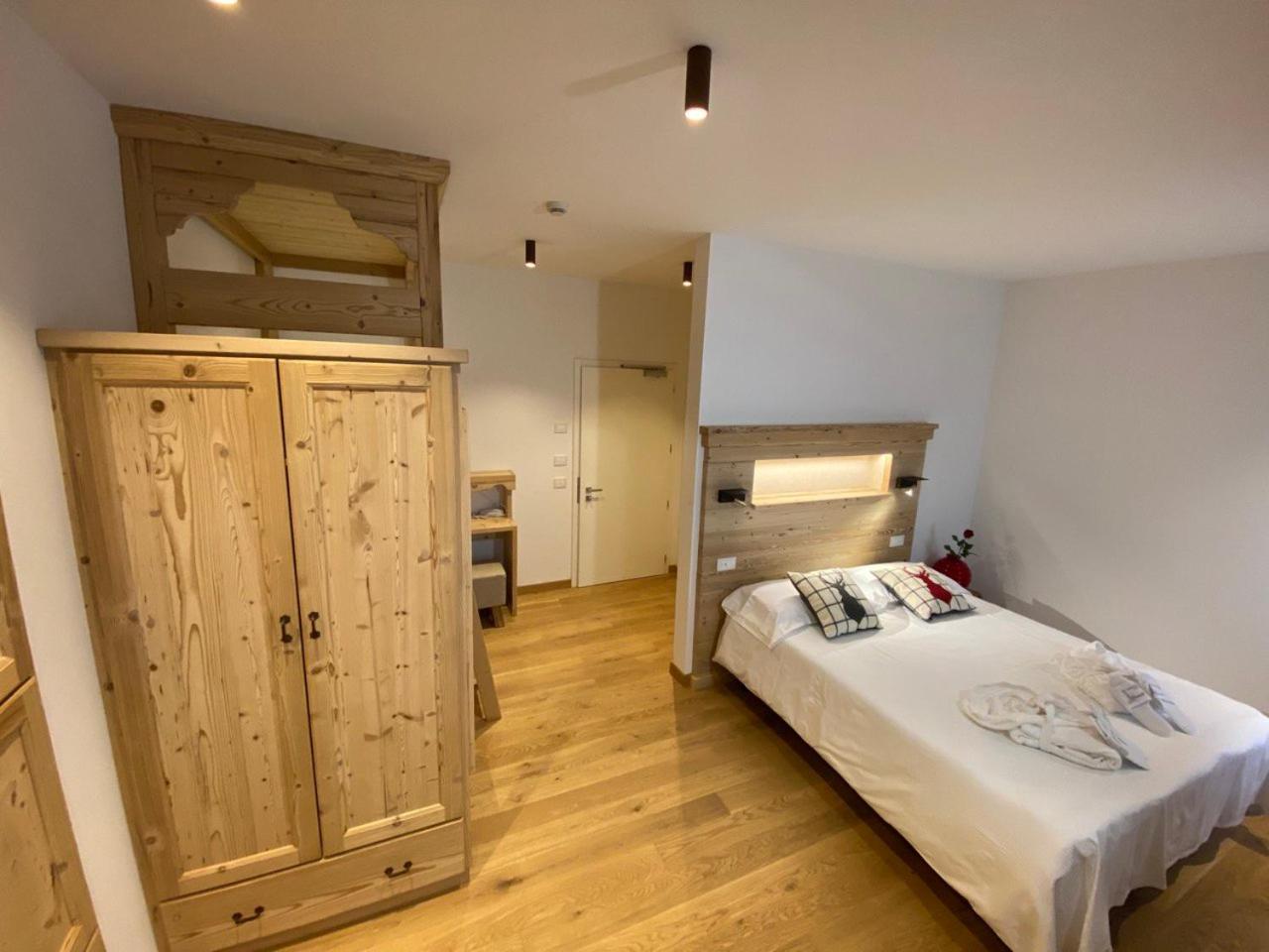 Superior Family Room - Photo 7