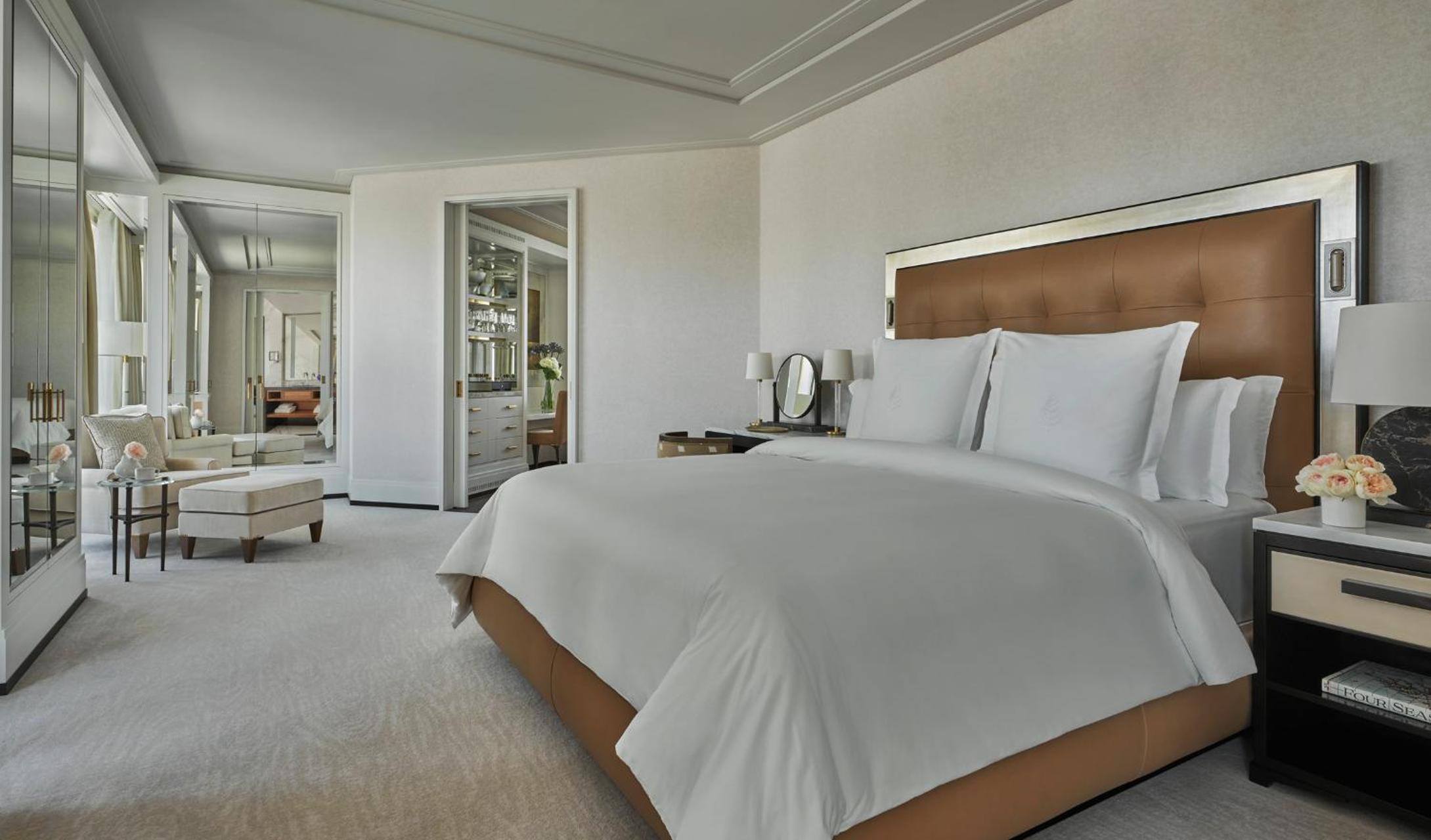 One-Bedroom Penthouse King Suite - Photo 1