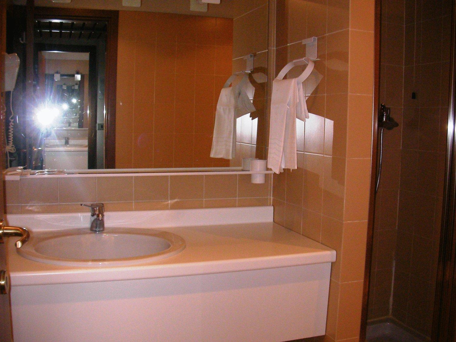 Double Room - Photo 5